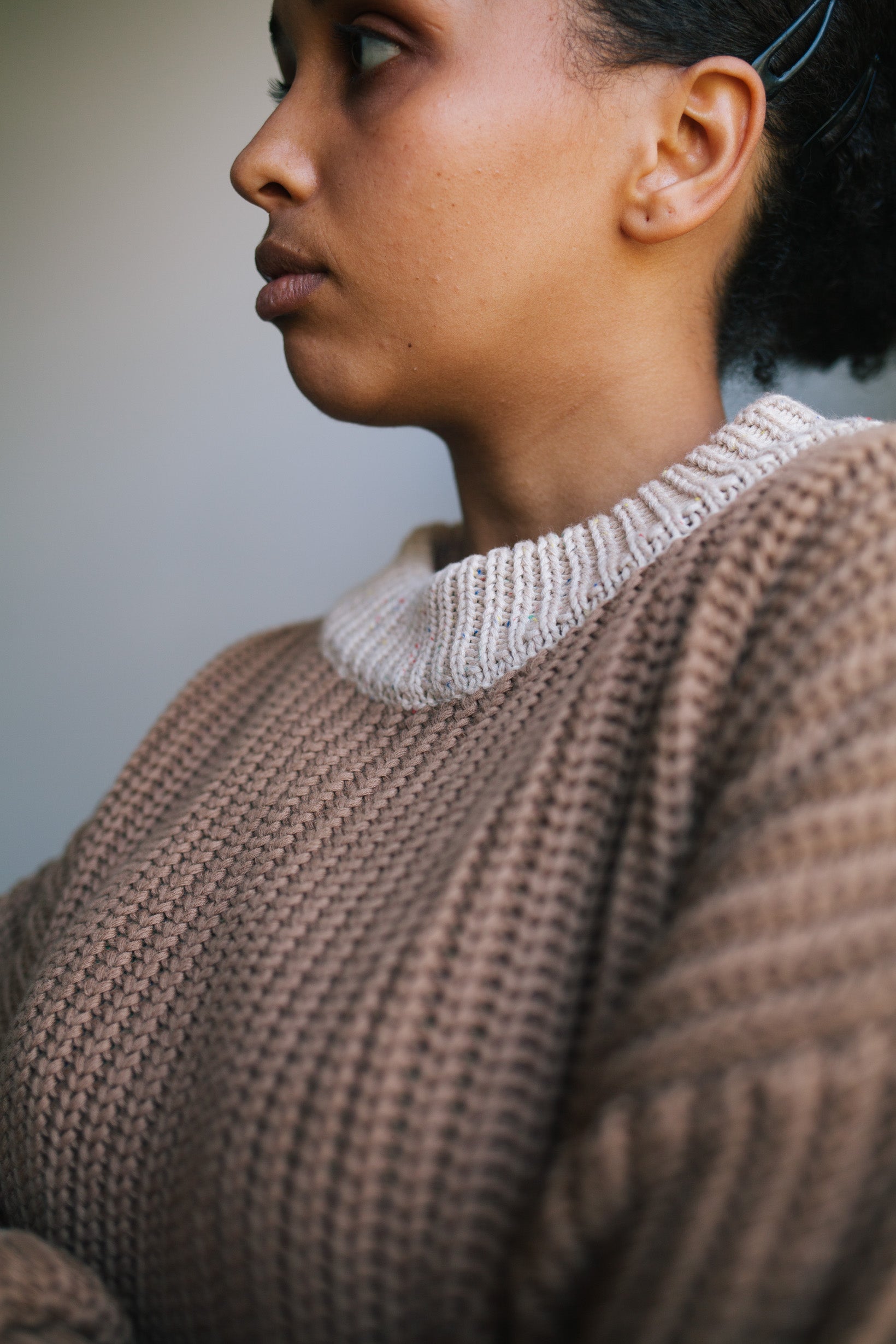 BROWN KNIT WOMAN