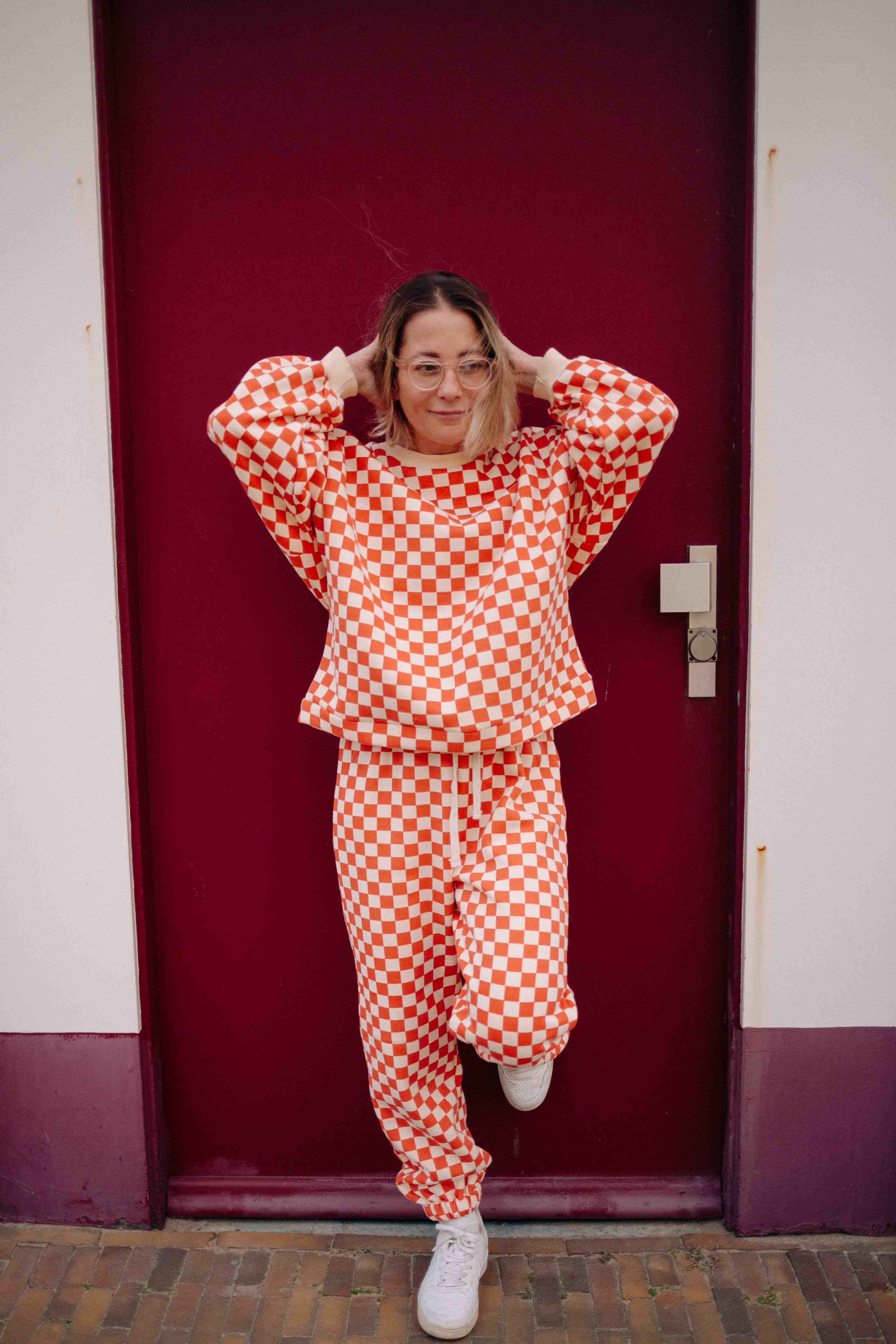 ORANGE CHECKERS SET WOMAN