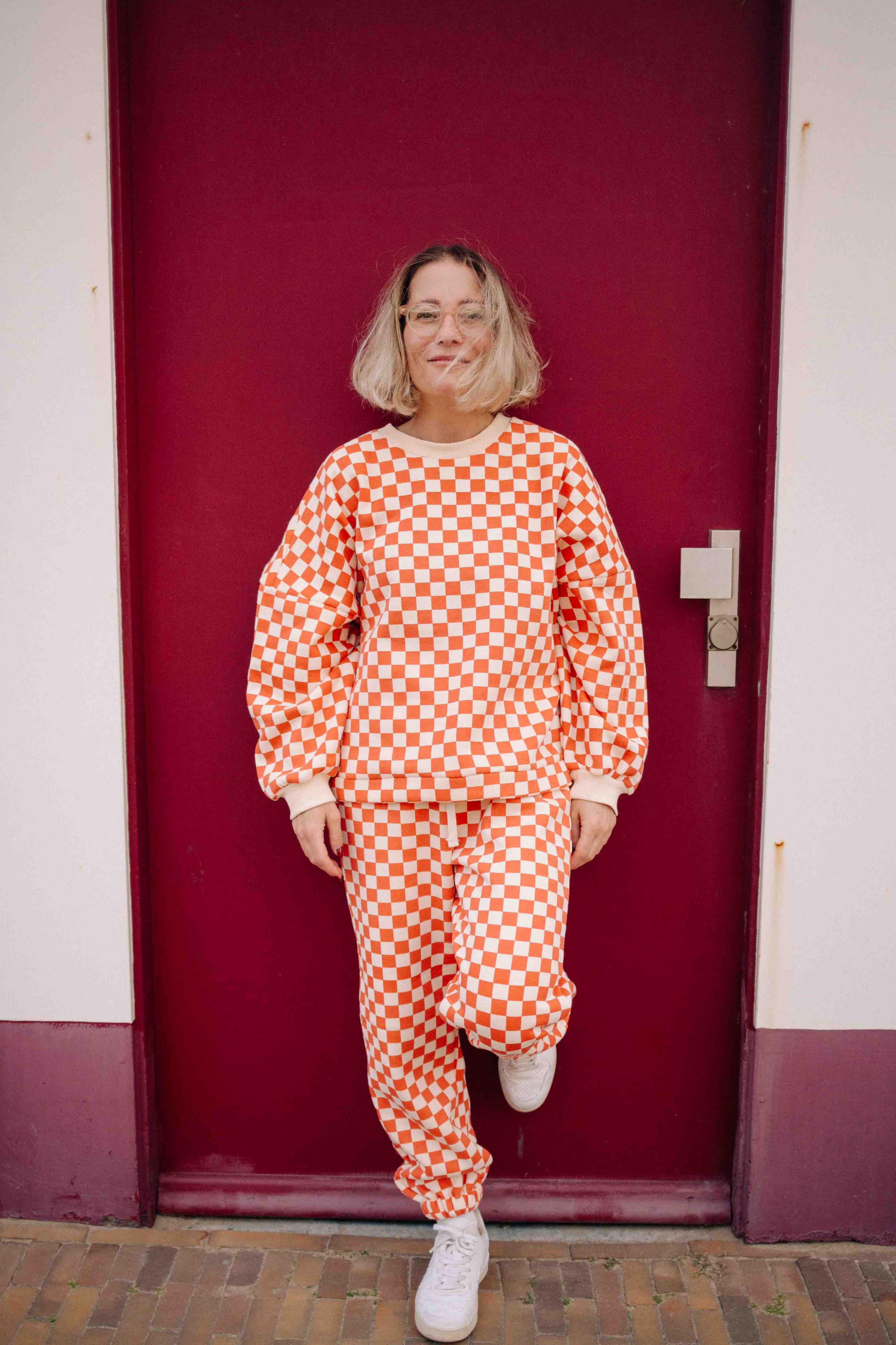 ORANGE CHECKERS SET WOMAN