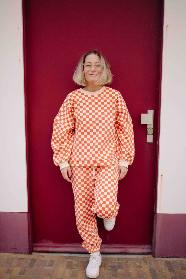 ORANGE CHECKERS SET WOMAN