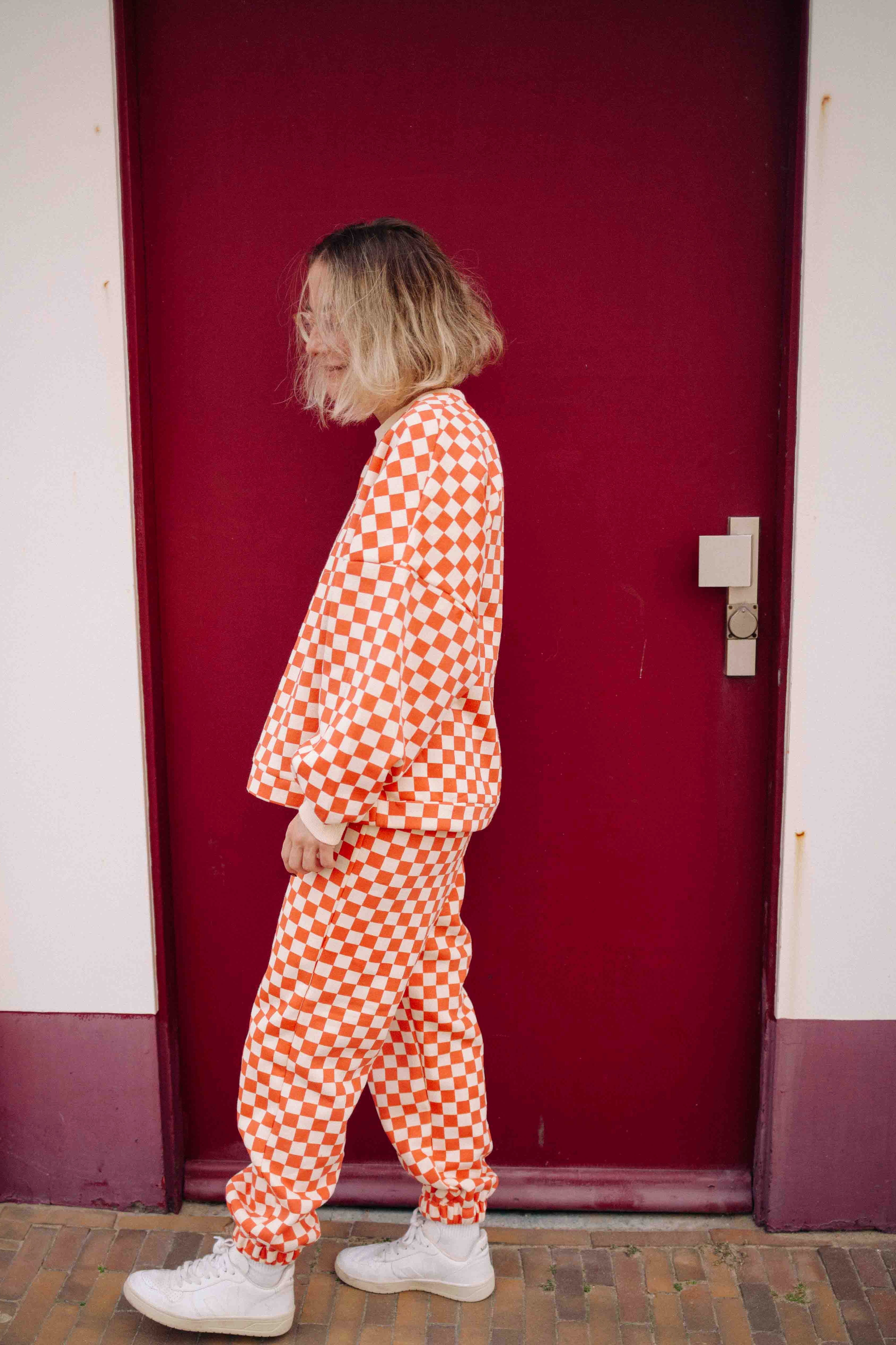 ORANGE CHECKERS SET WOMAN