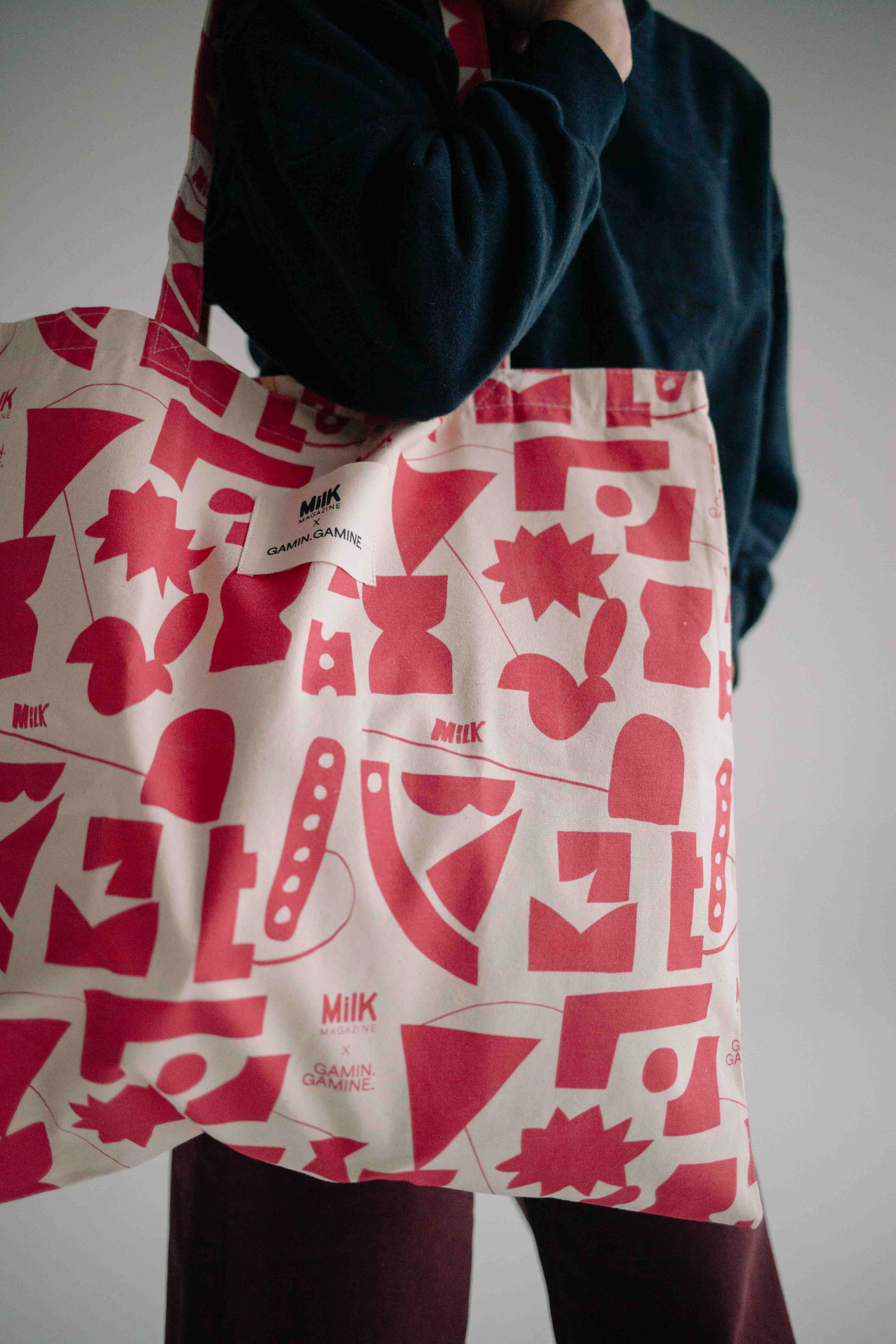 MILK À LA FRAISE TOTE