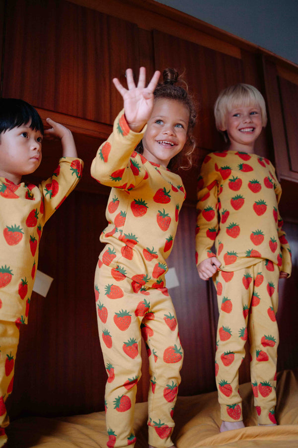 YELLOW STRAWBERRY LEGGING SET