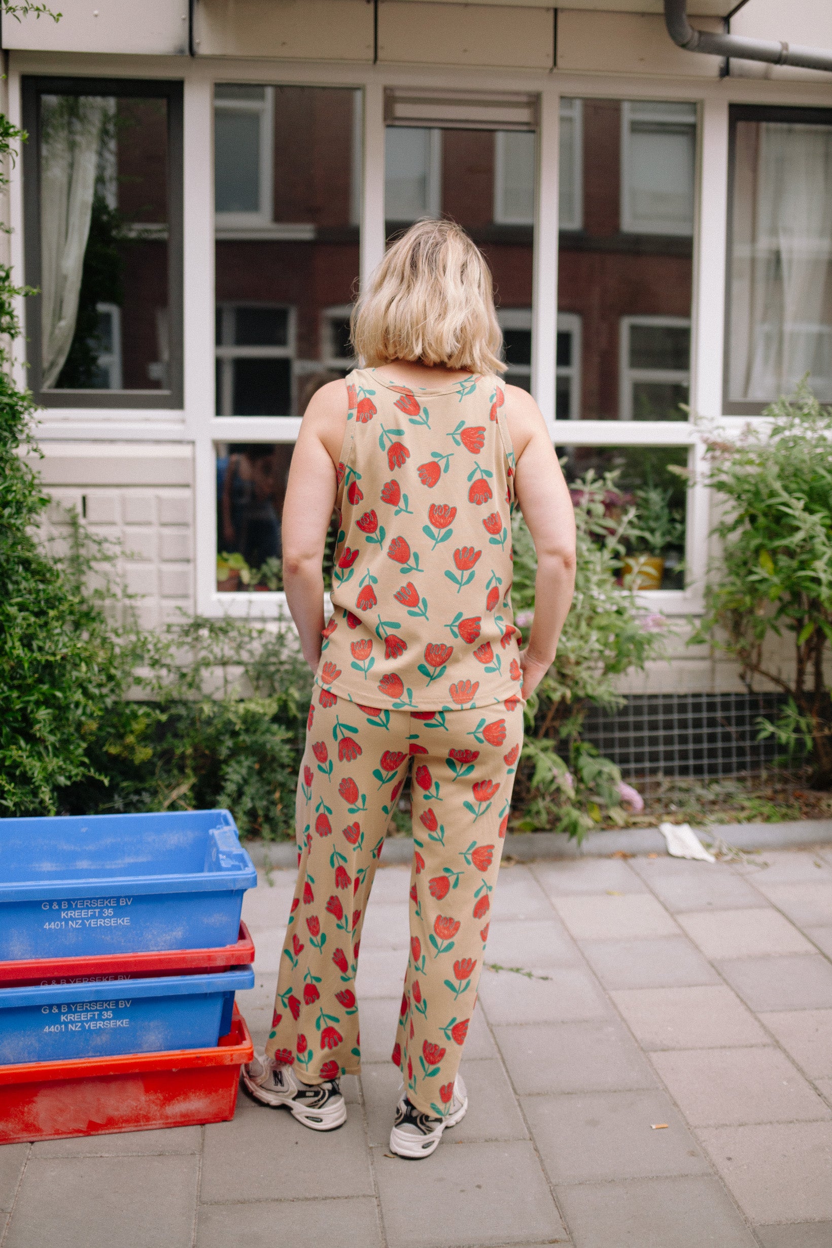 RED FLOWER SET WOMAN