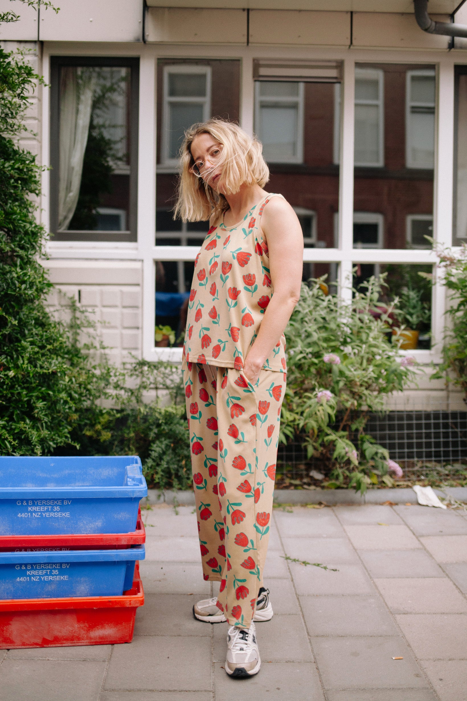 RED FLOWER SET WOMAN