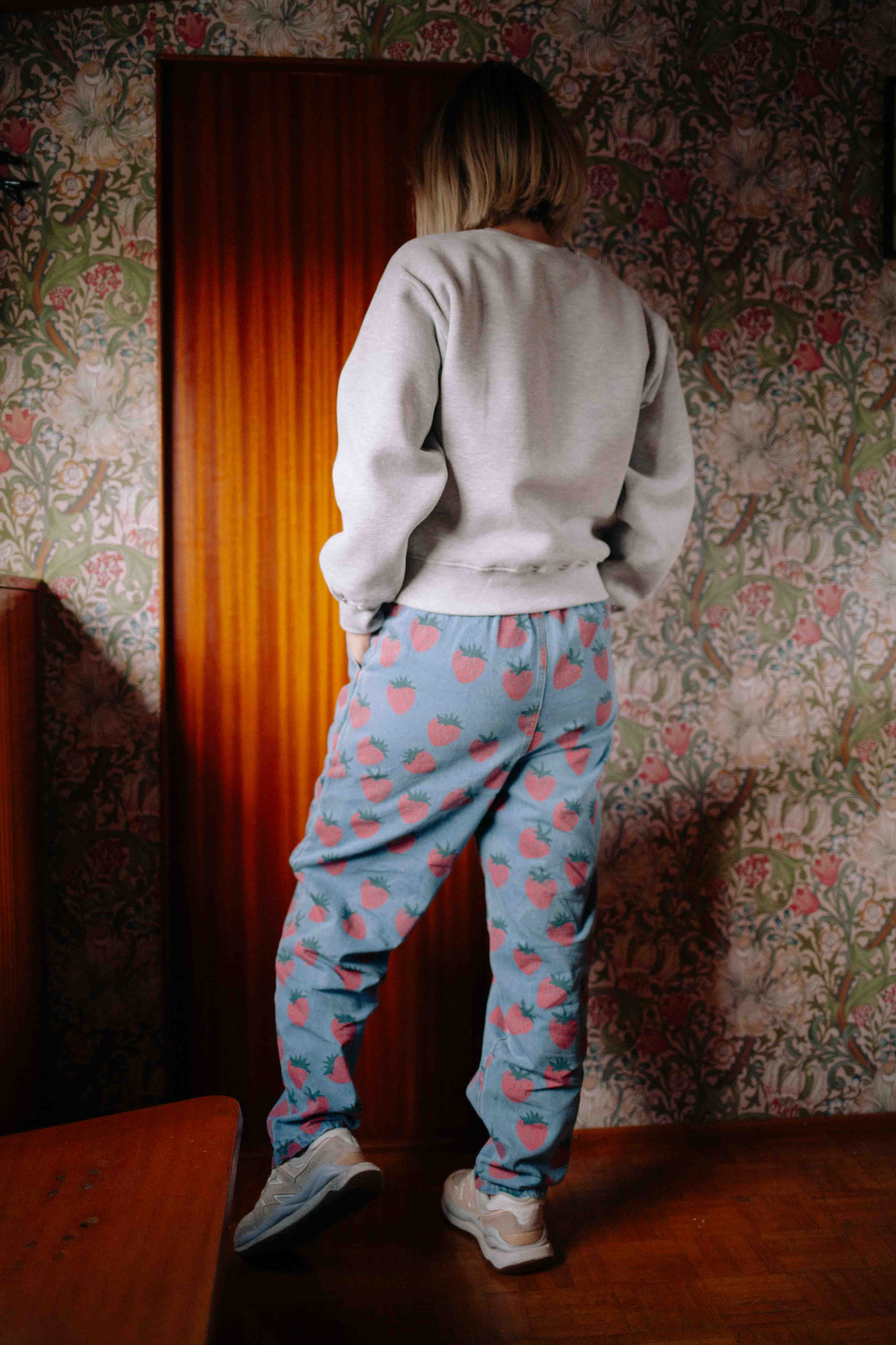 STRAWBERRY JEANS WOMAN