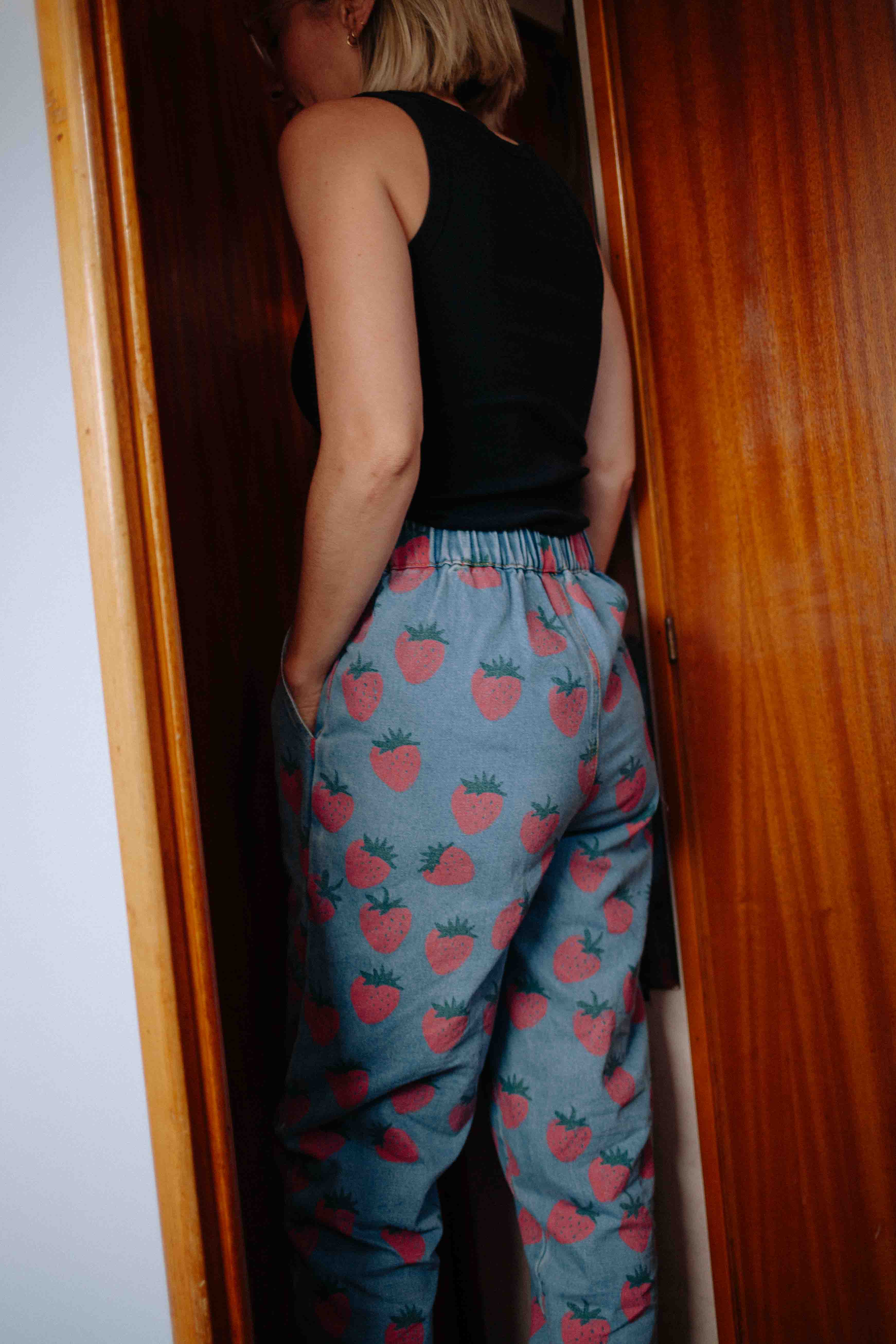 STRAWBERRY JEANS WOMAN