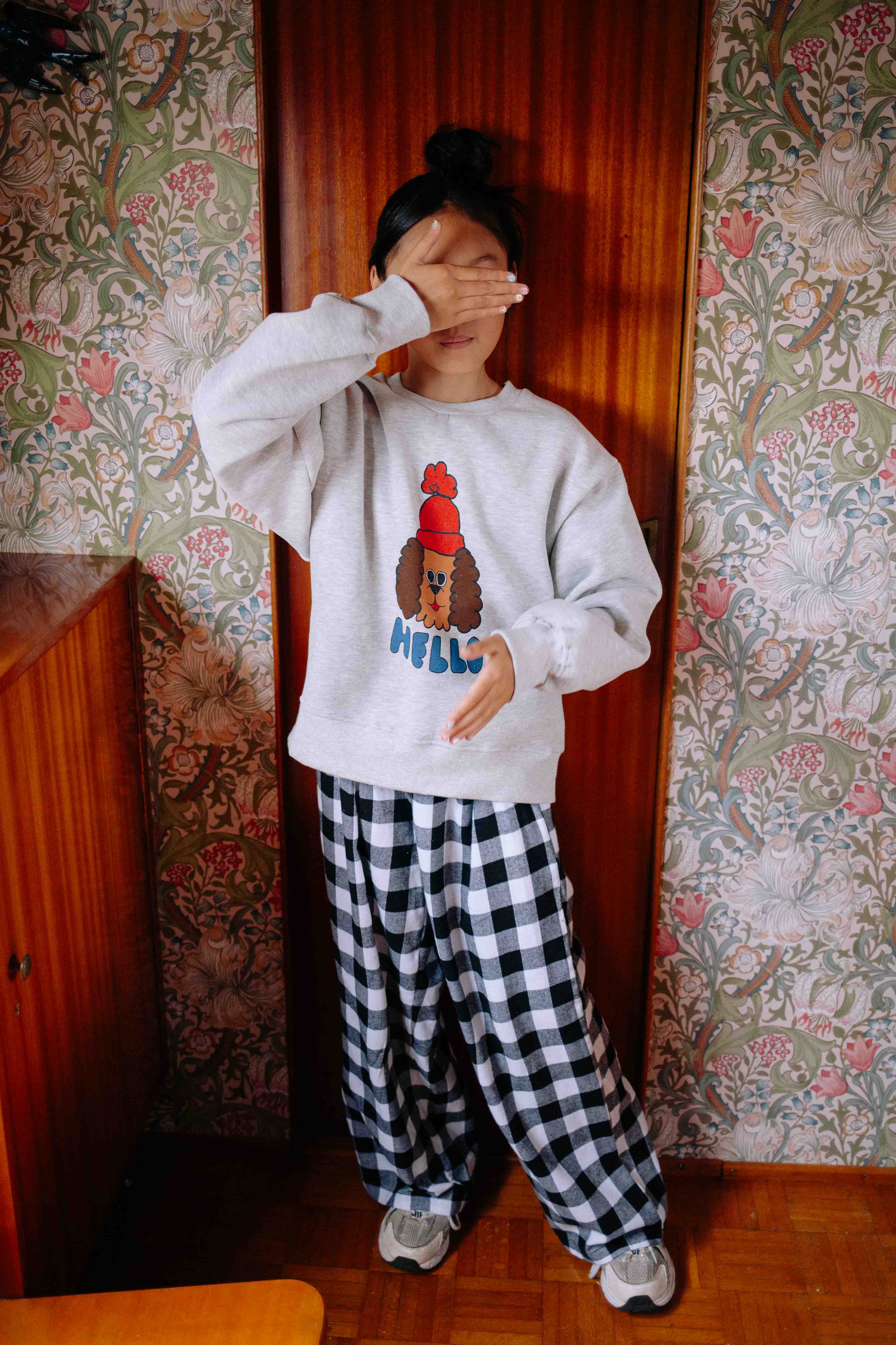 HELLO SWEATSHIRT