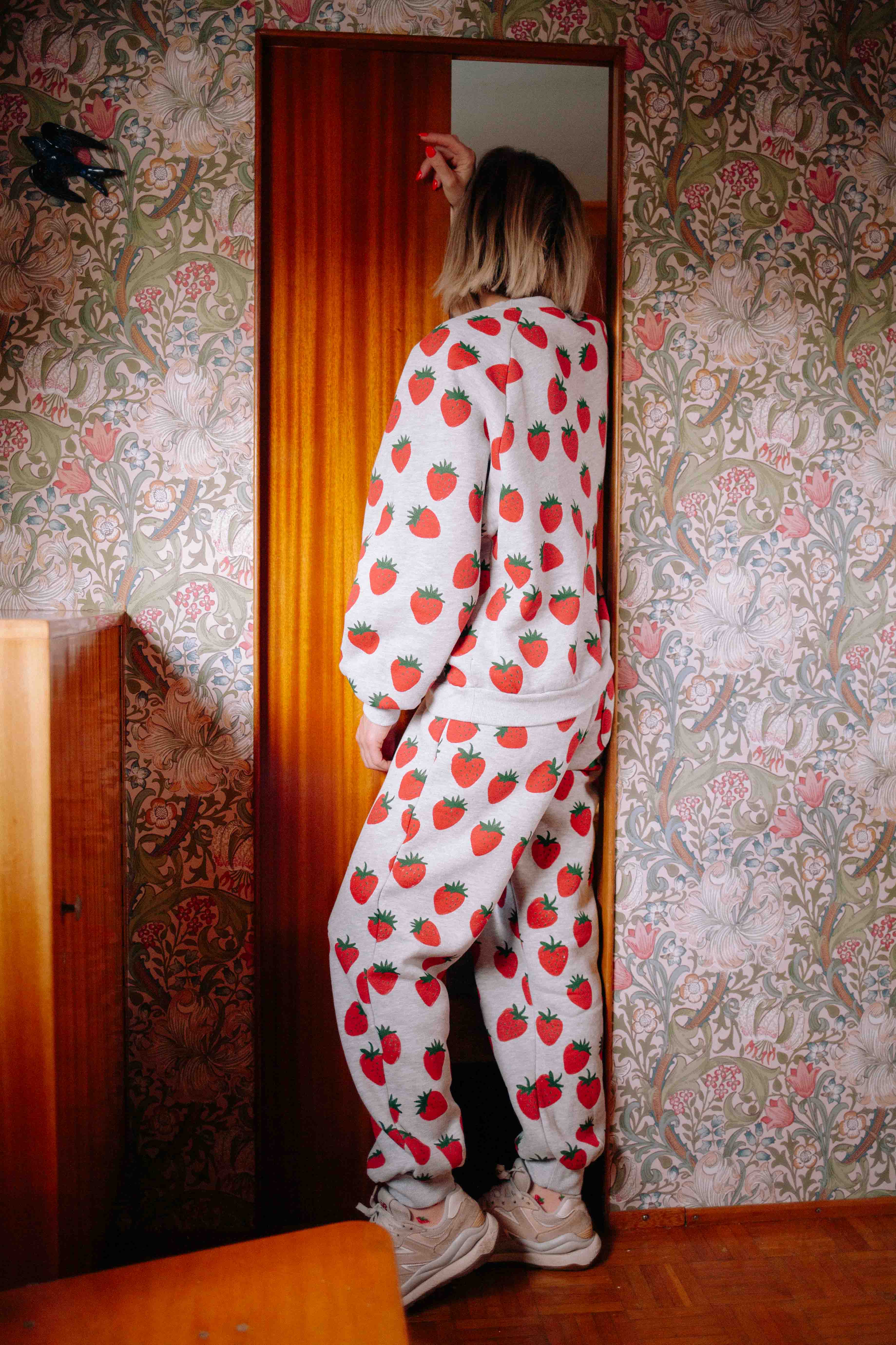 GREY STRAWBERRY SET WOMAN