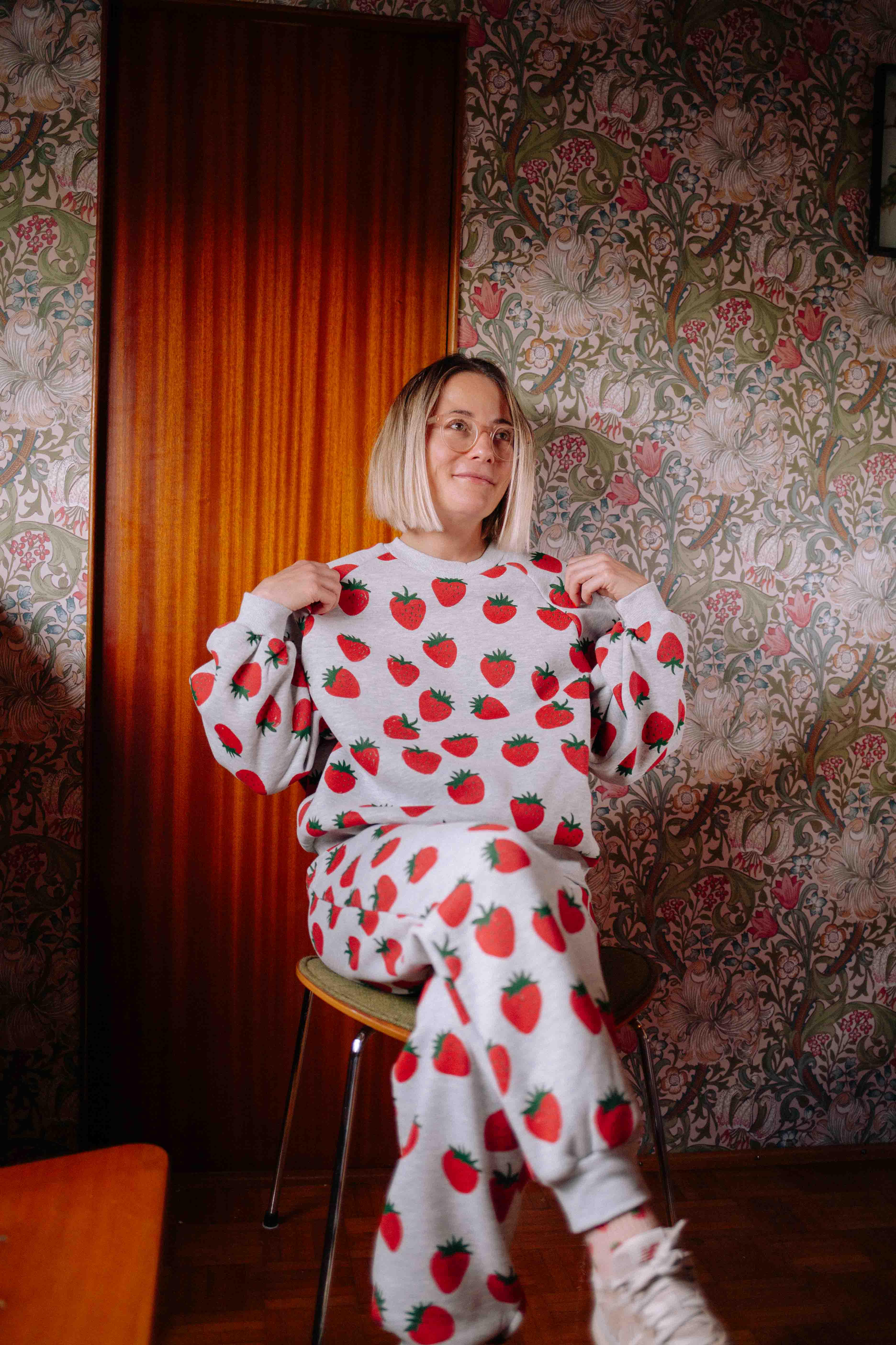 GREY STRAWBERRY SET WOMAN