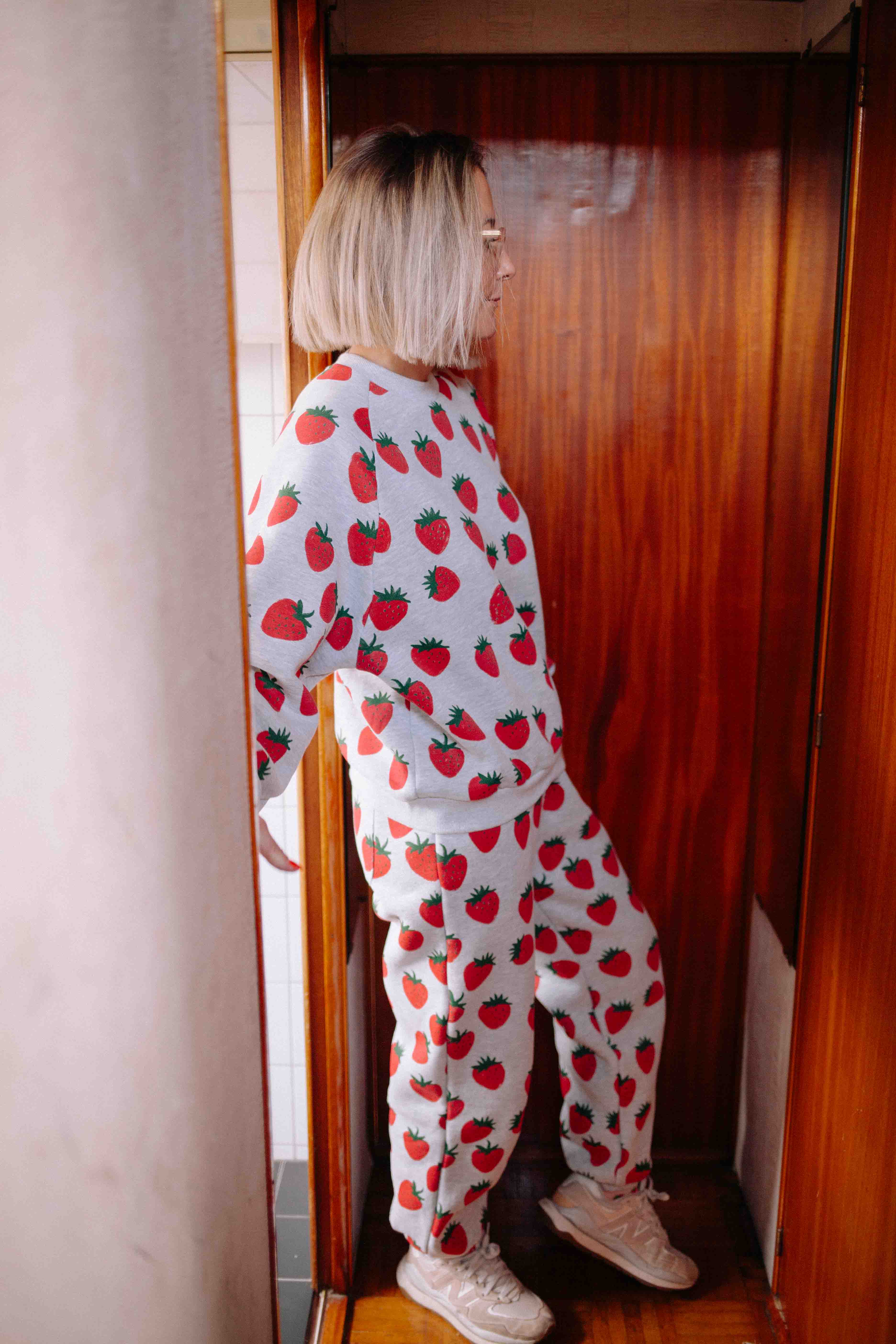 GREY STRAWBERRY SET WOMAN
