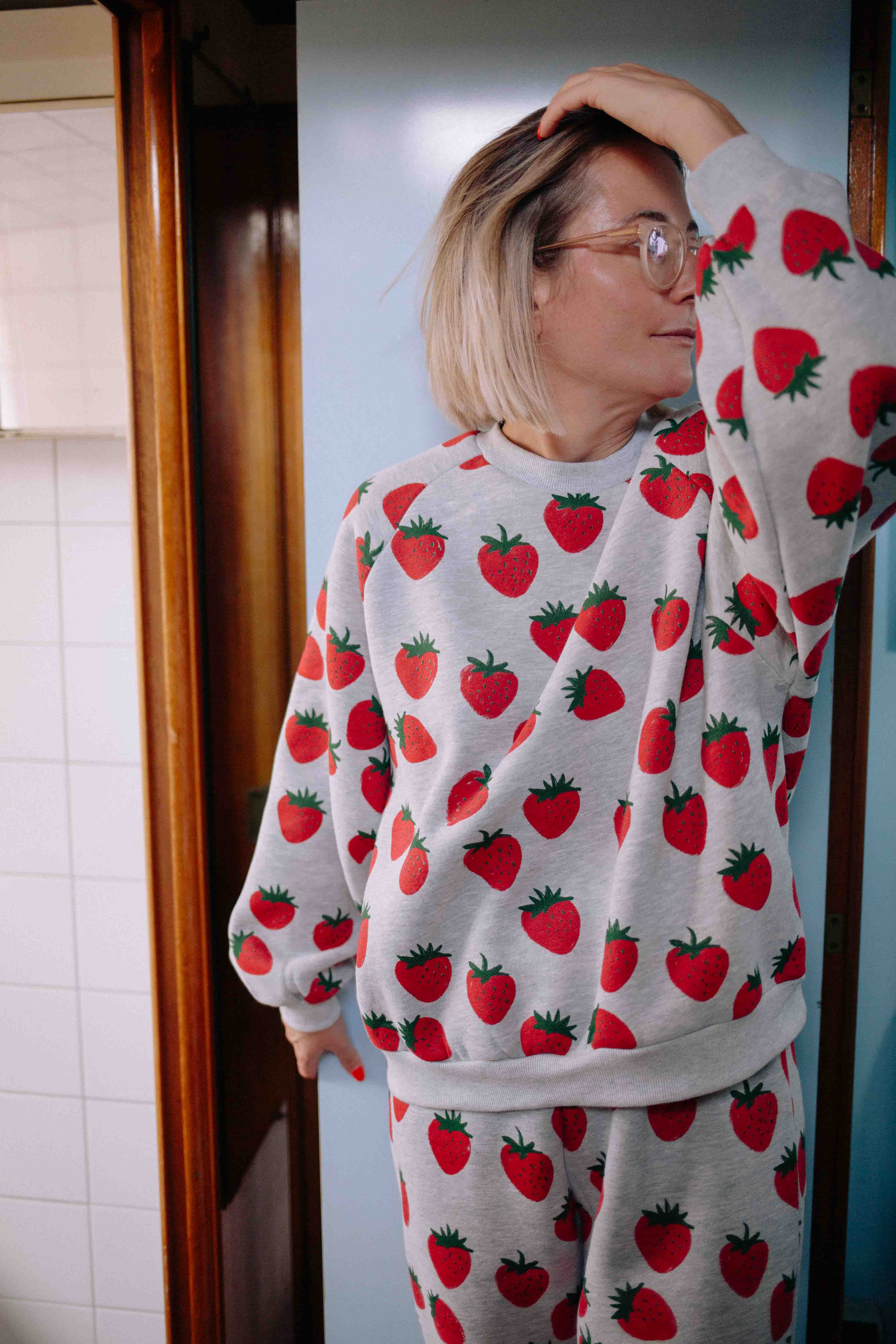 GREY STRAWBERRY SET WOMAN