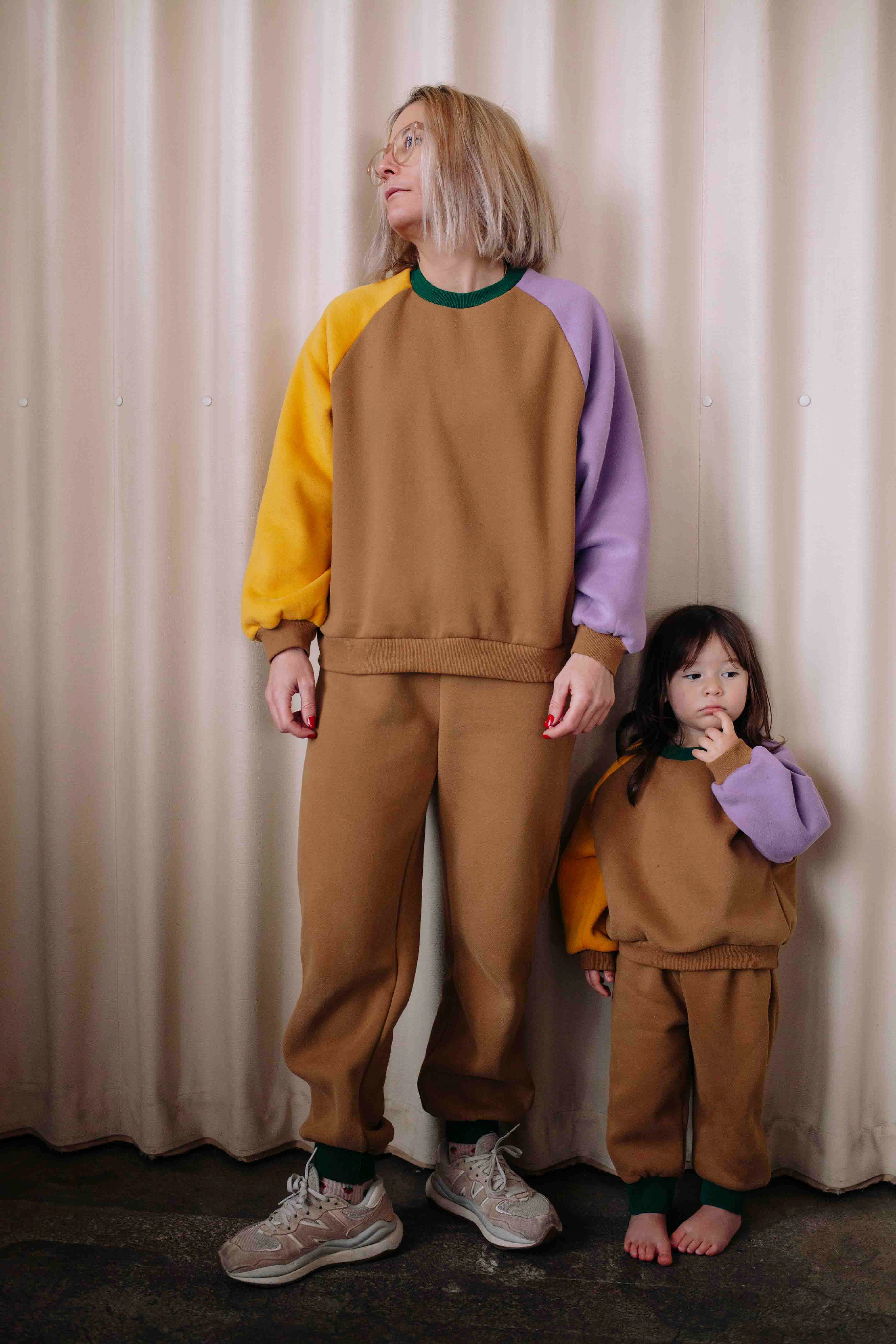 HAPPY EARTH SET WOMAN