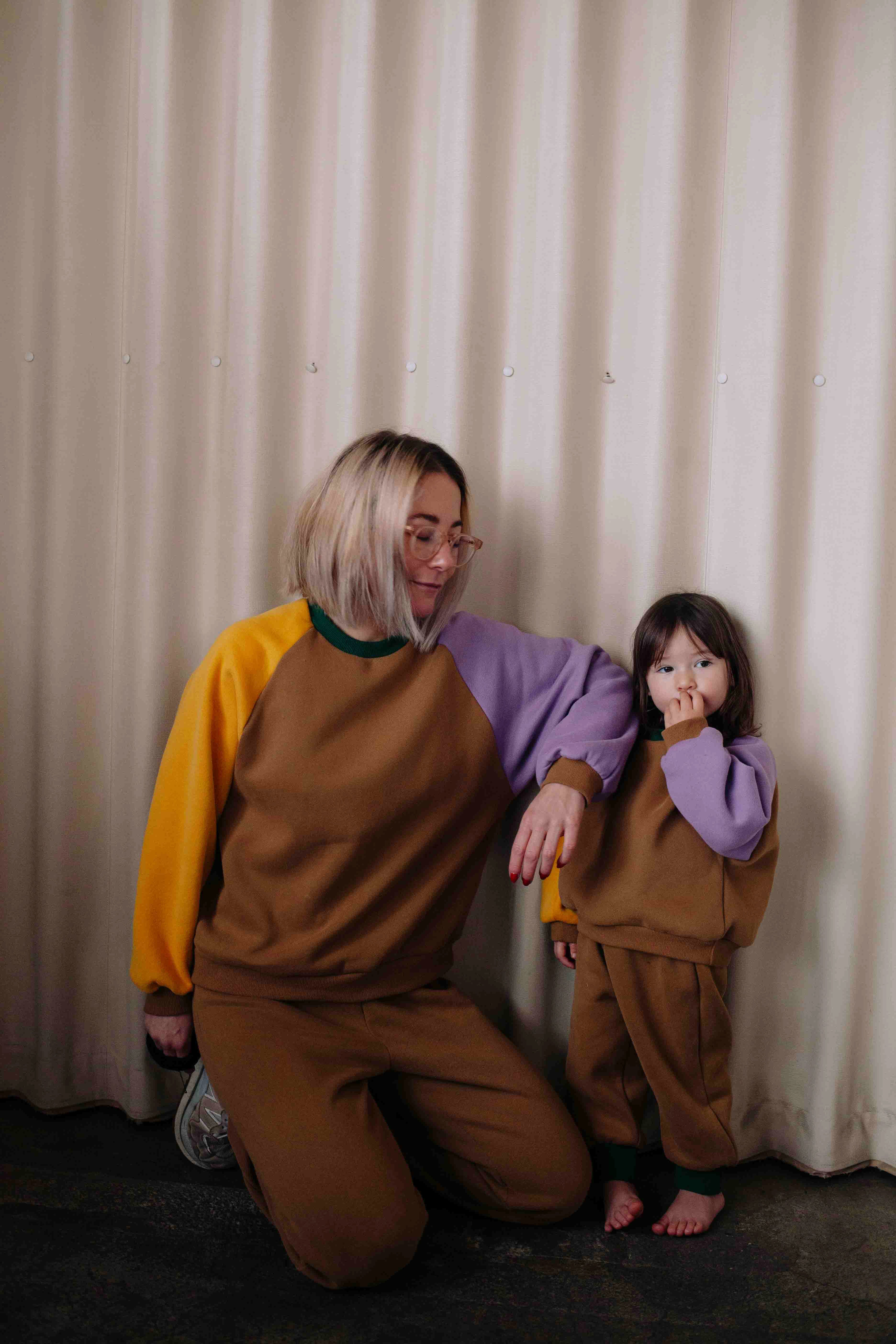 HAPPY EARTH SET WOMAN