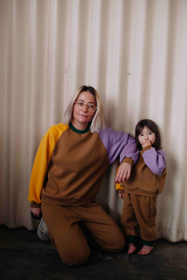 HAPPY EARTH SET WOMAN