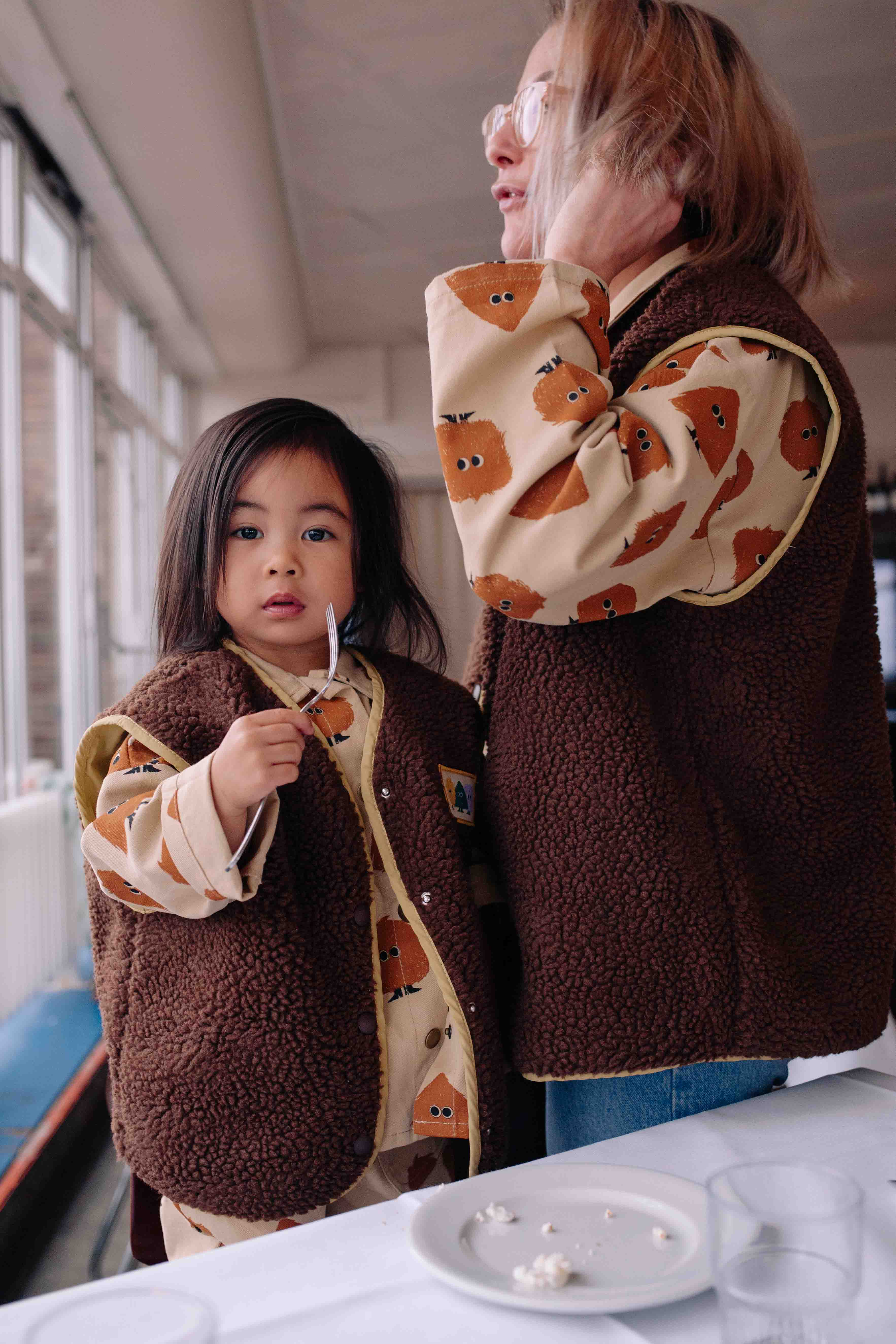 VESTE SANS MANCHE MARRON