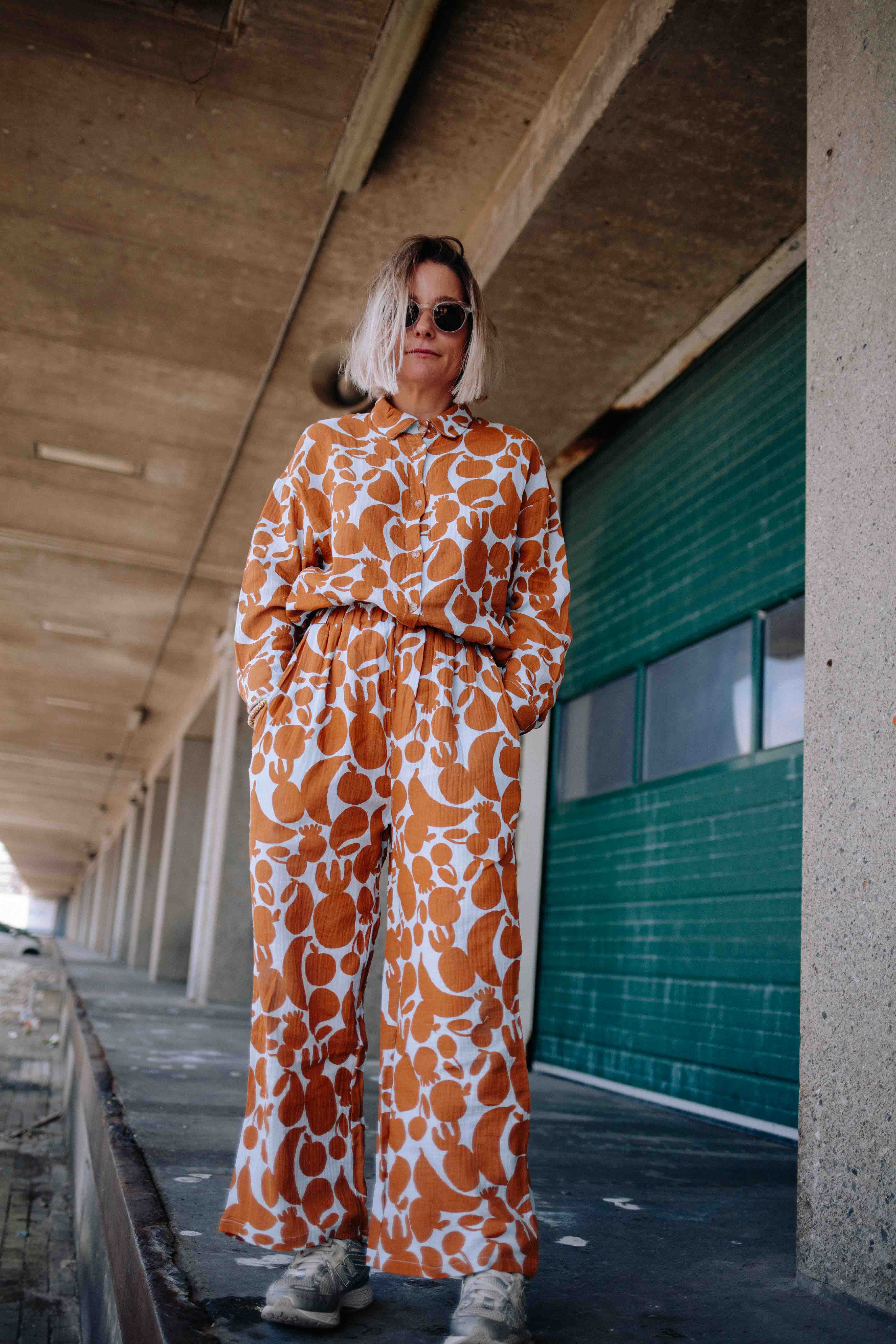 BROWN FRUIT SET WOMAN