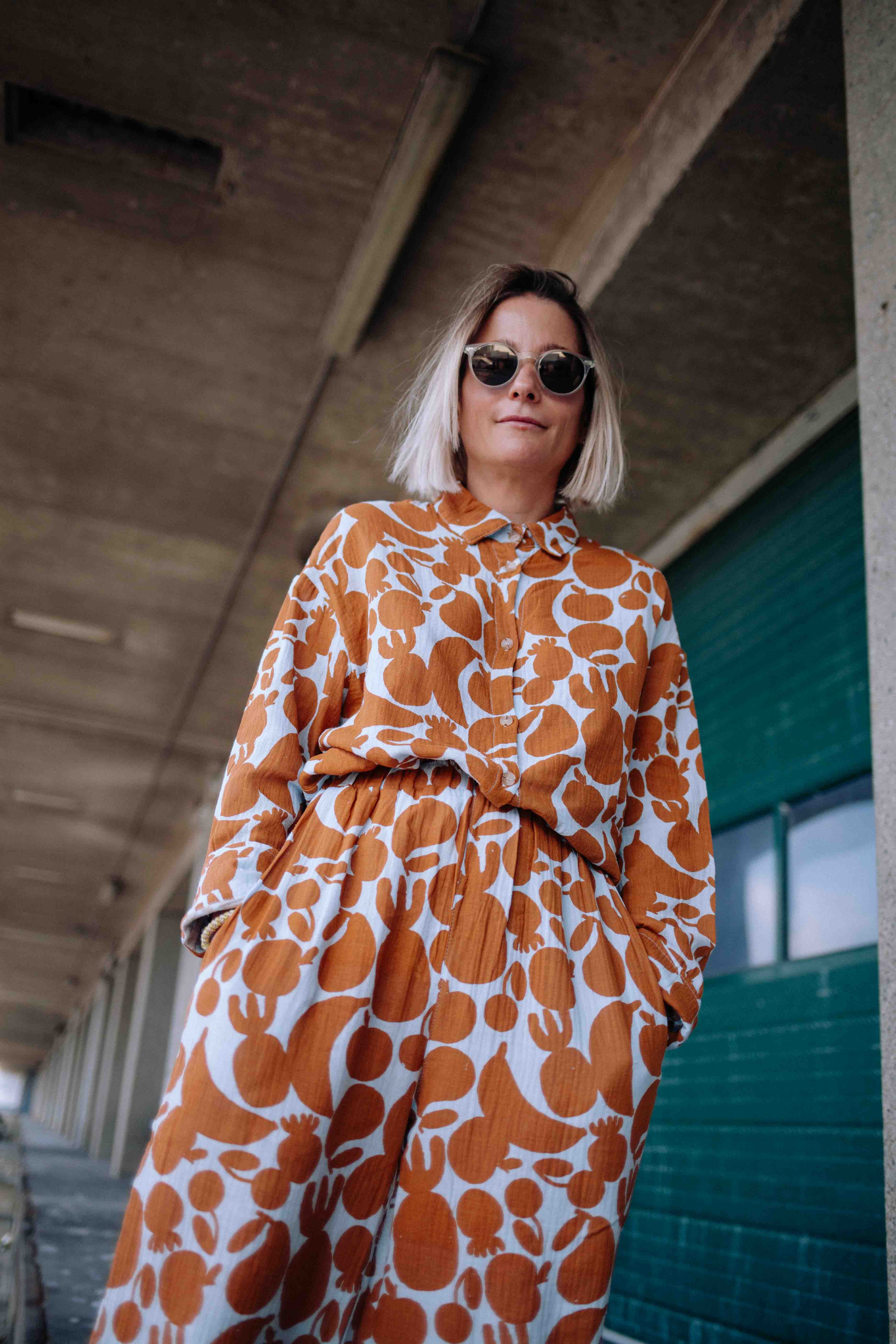 BROWN FRUIT SET WOMAN