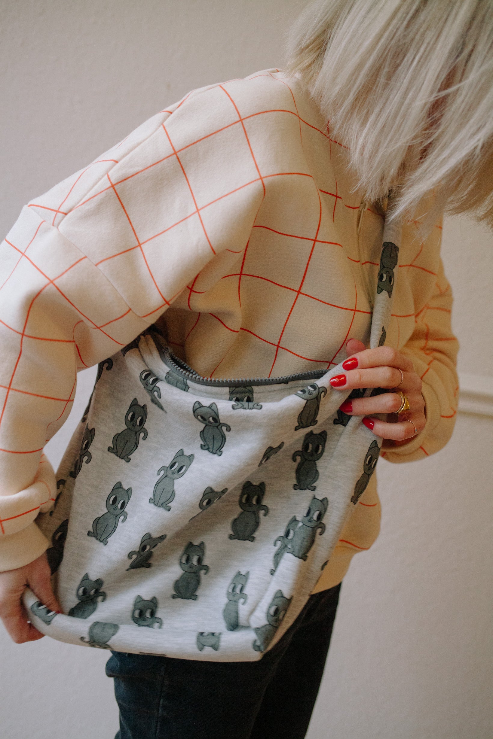 GREY KITTEN BAG