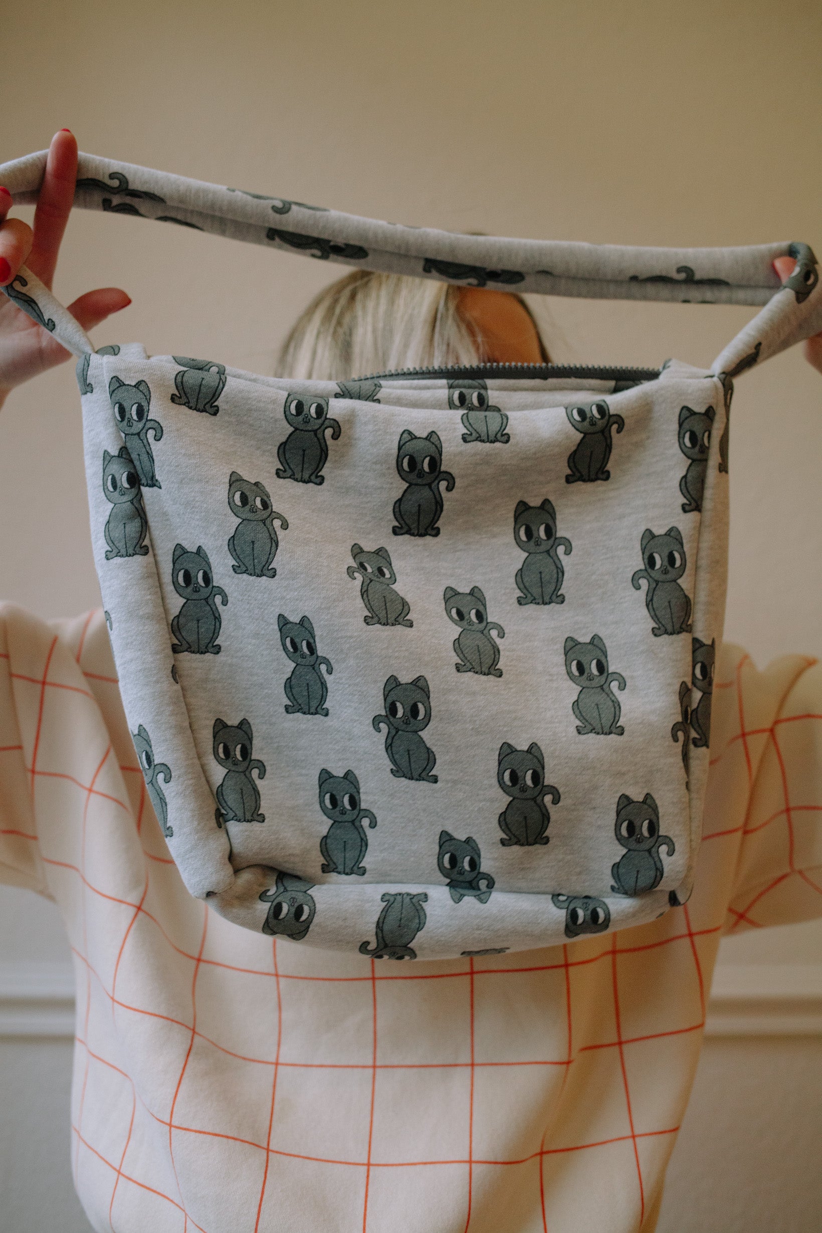 GREY KITTEN BAG