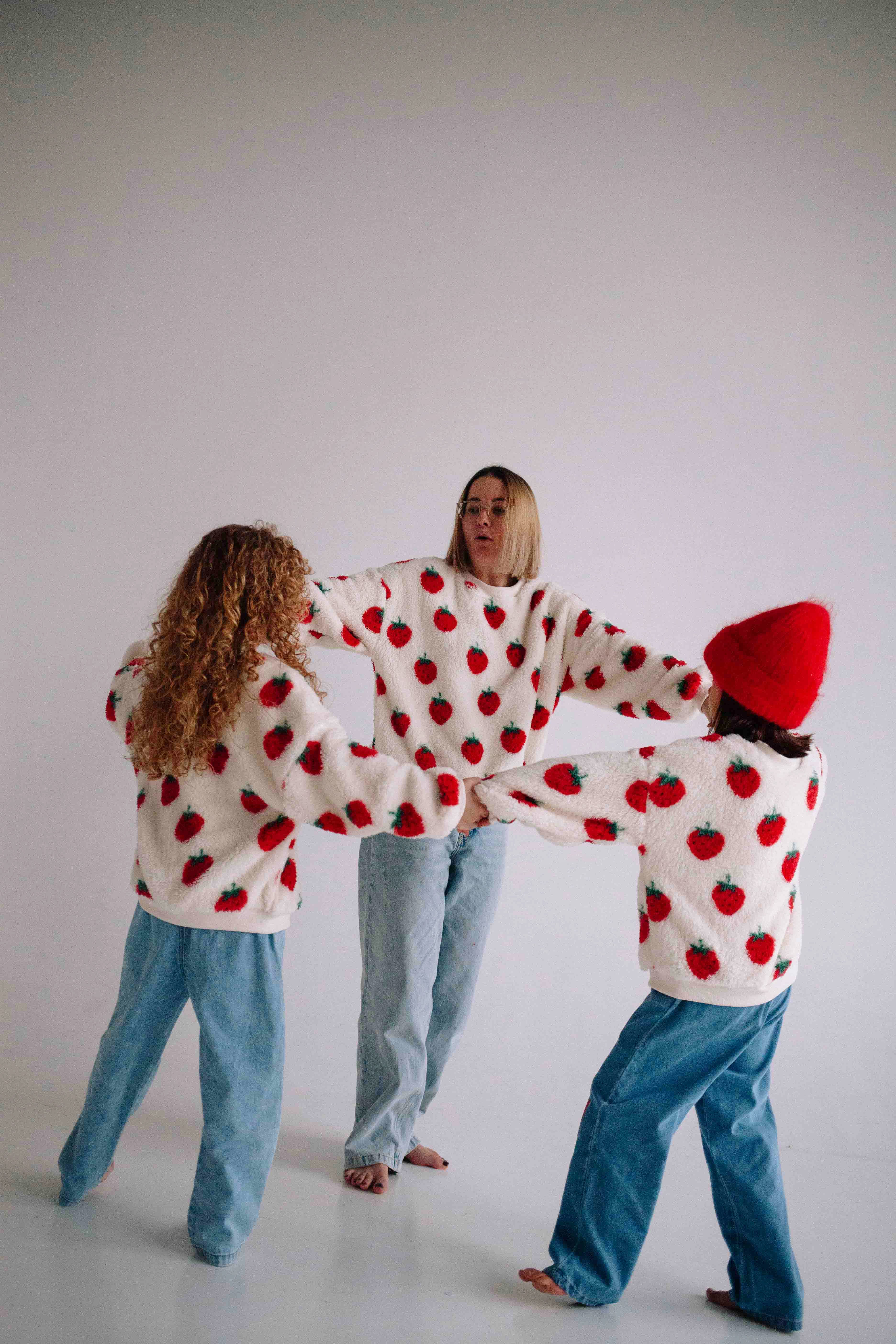 STRAWBERRY SWEATSHIRT