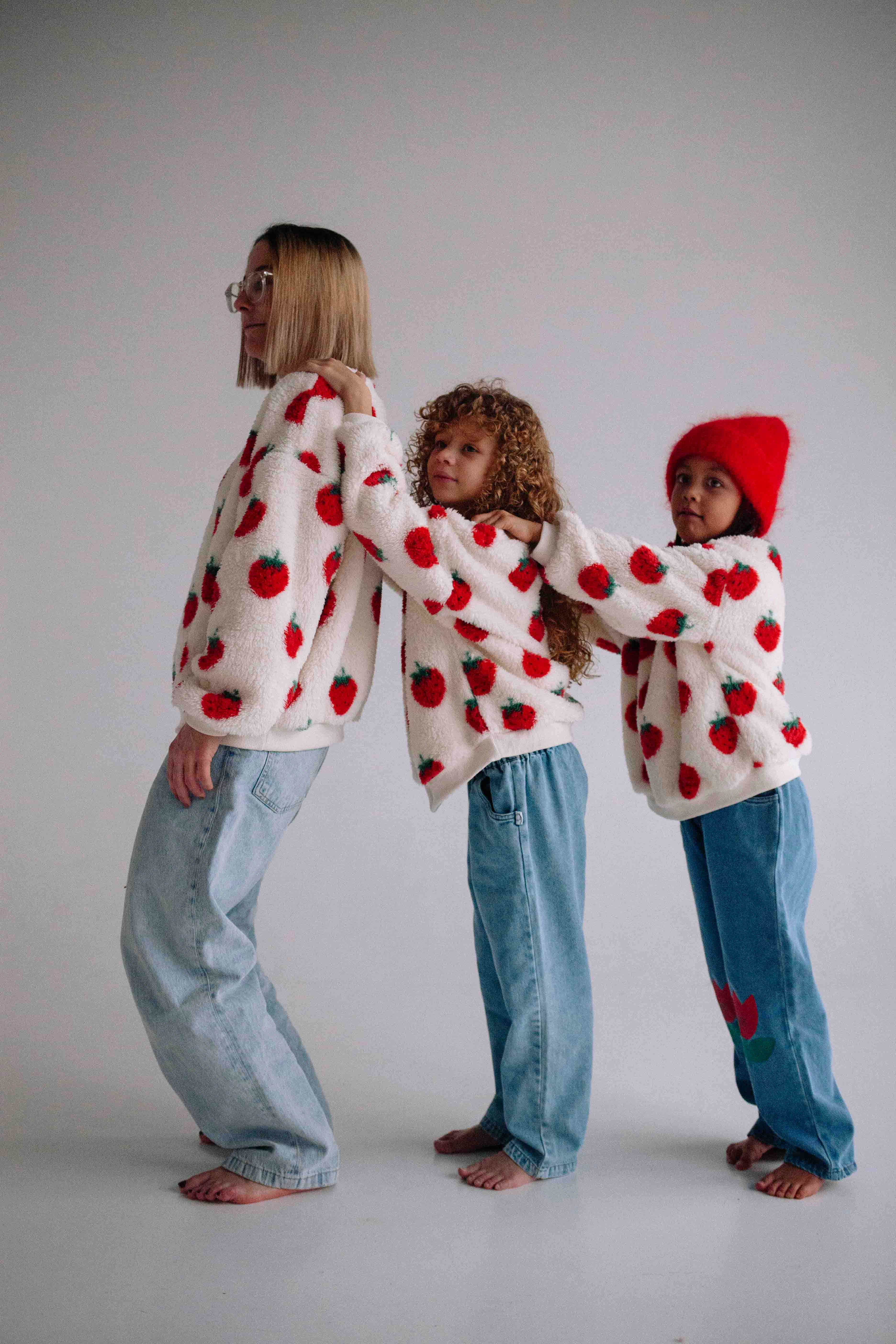 STRAWBERRY SWEATSHIRT