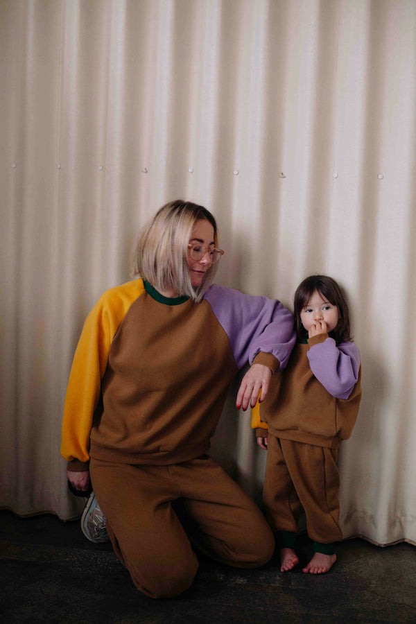 HAPPY EARTH SET WOMAN