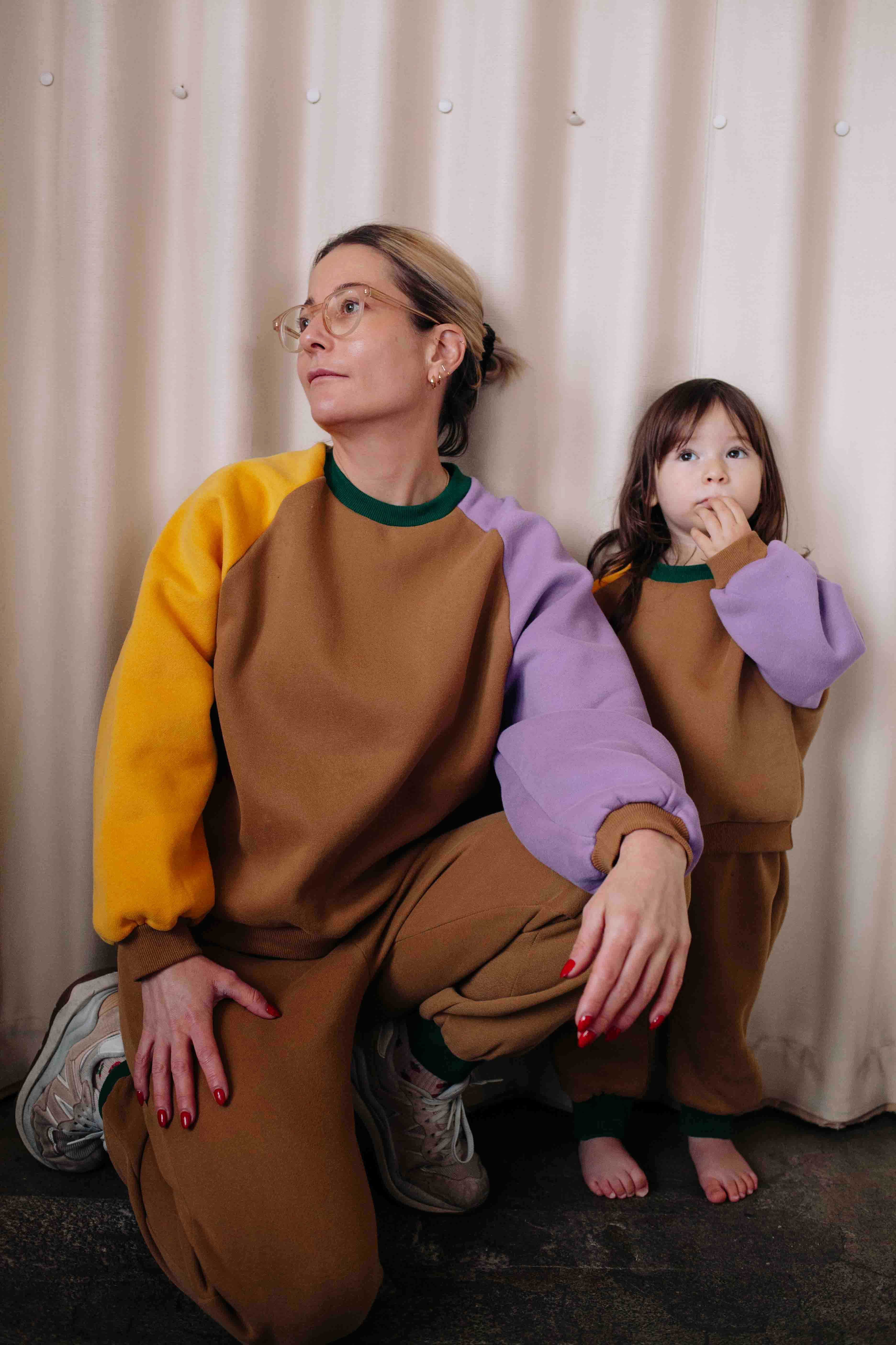 HAPPY EARTH SET WOMAN