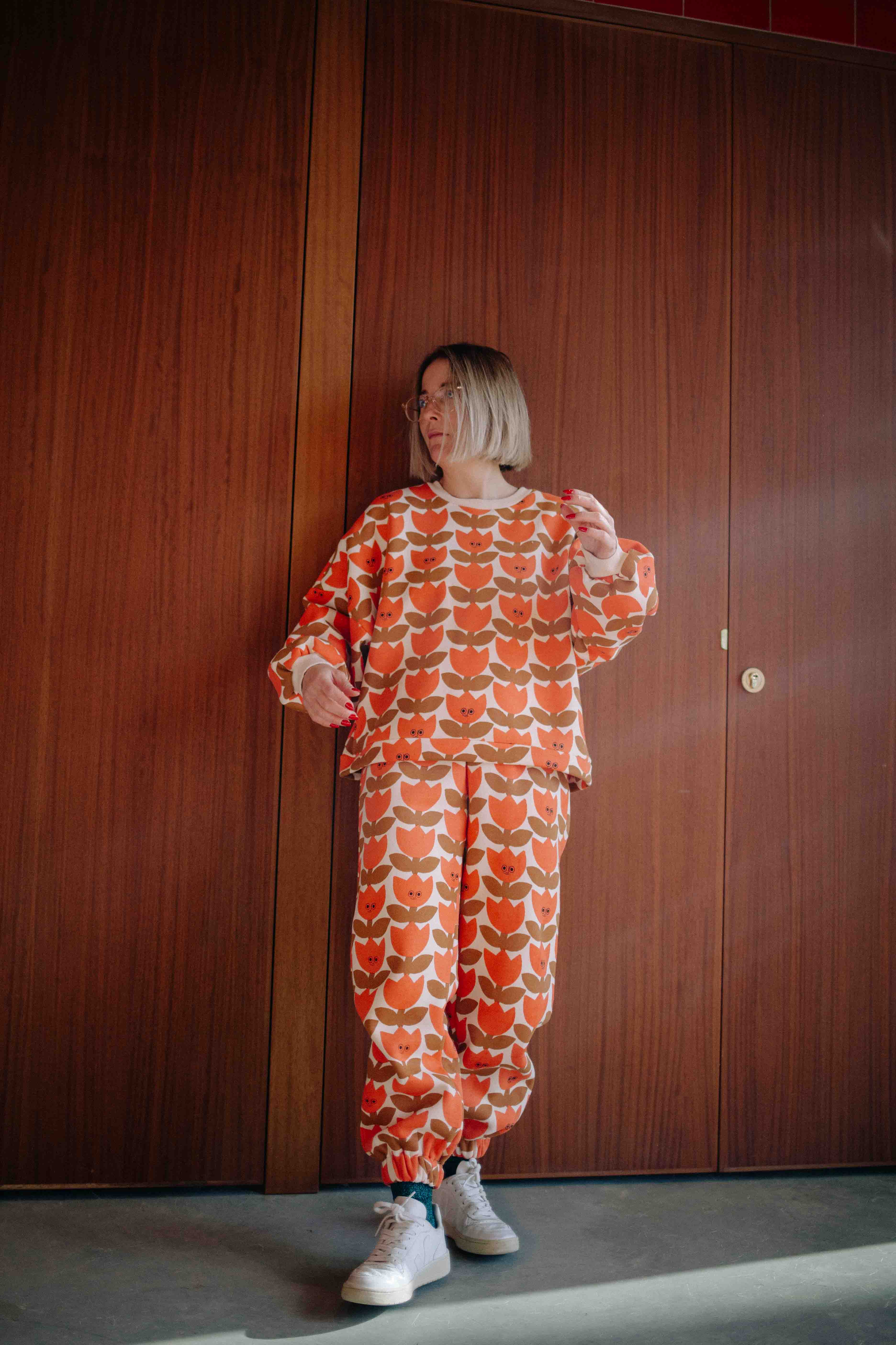 ORANGE SMILING TULIP SET WOMAN