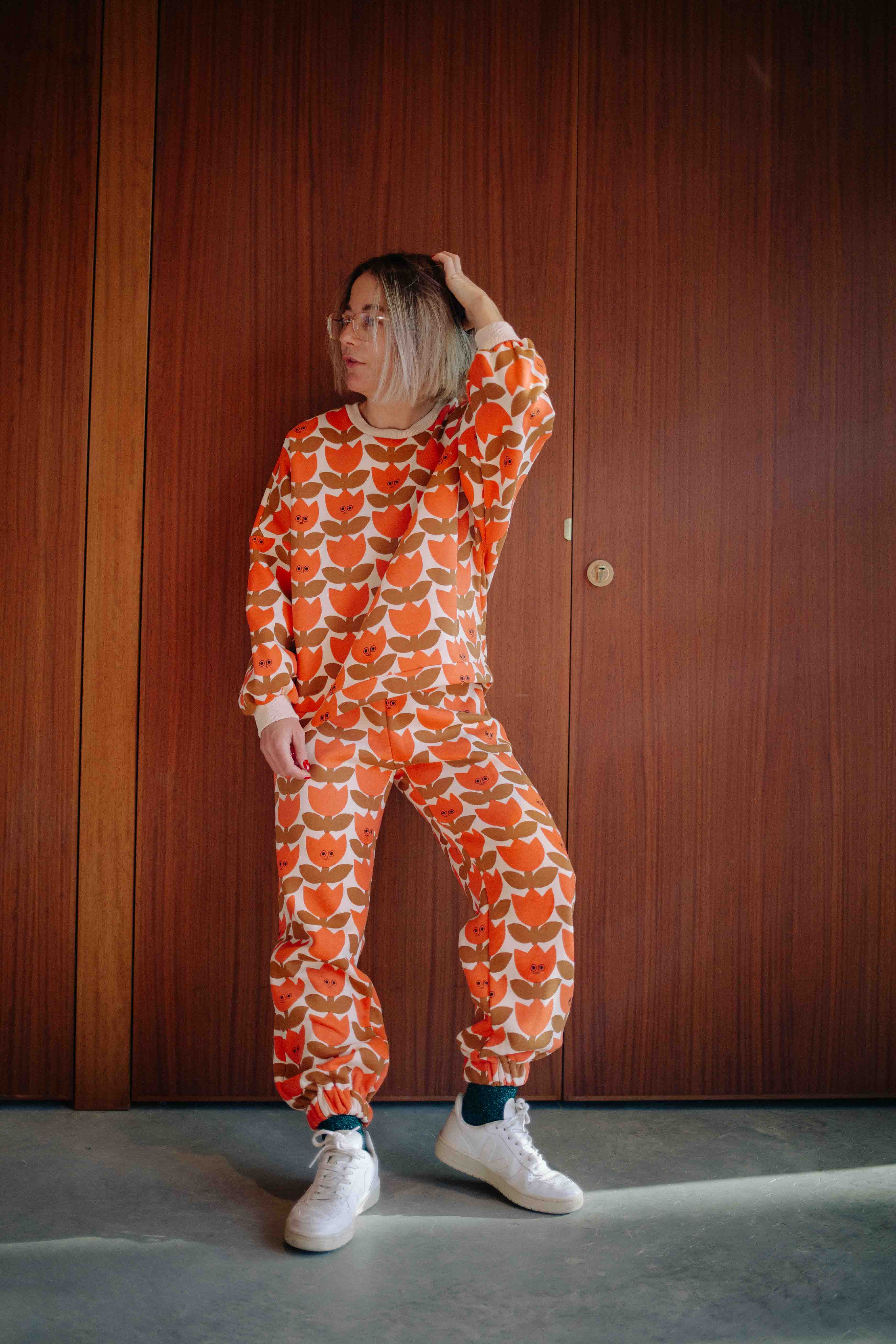 ORANGE SMILING TULIP SET WOMAN