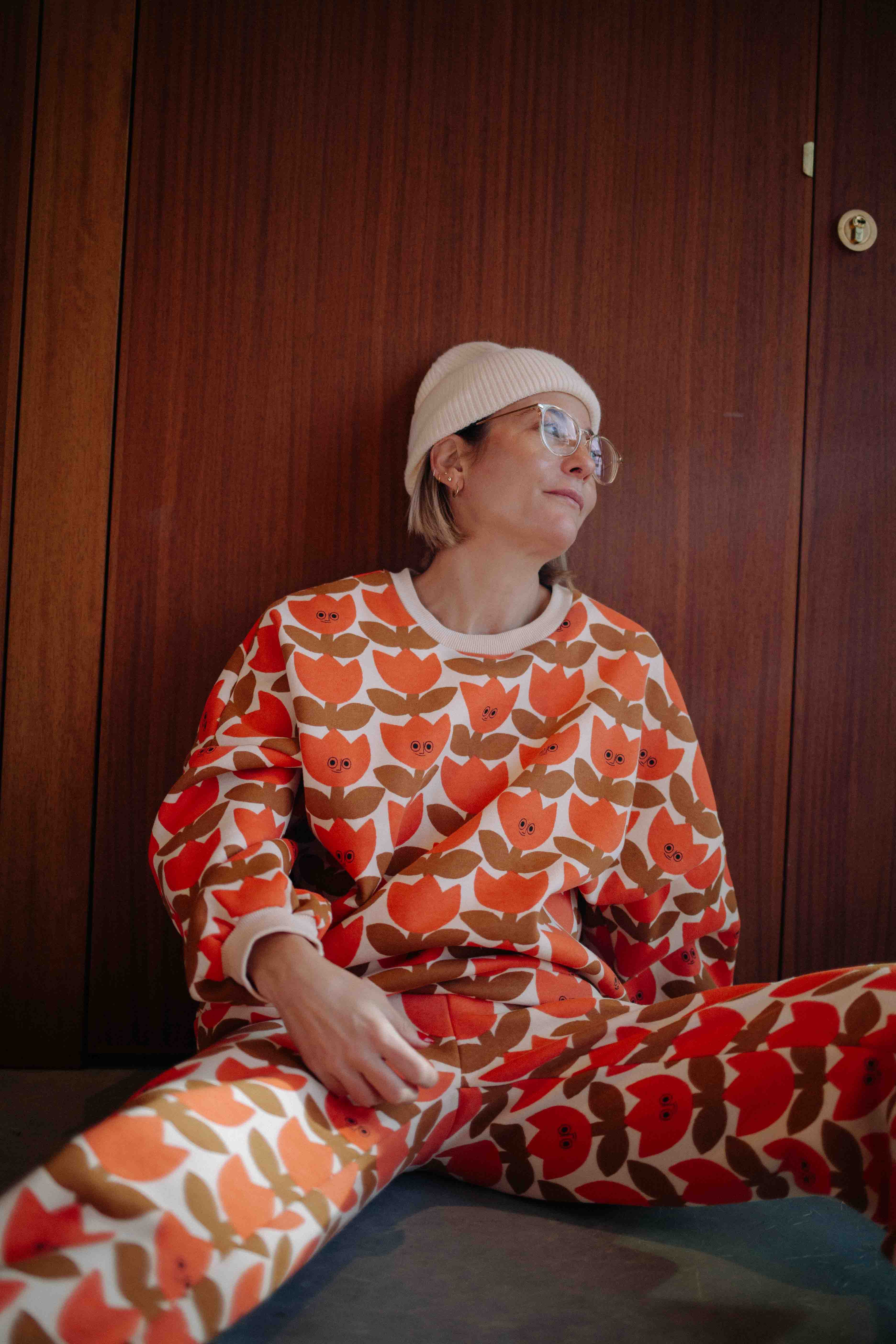 ORANGE SMILING TULIP SET WOMAN
