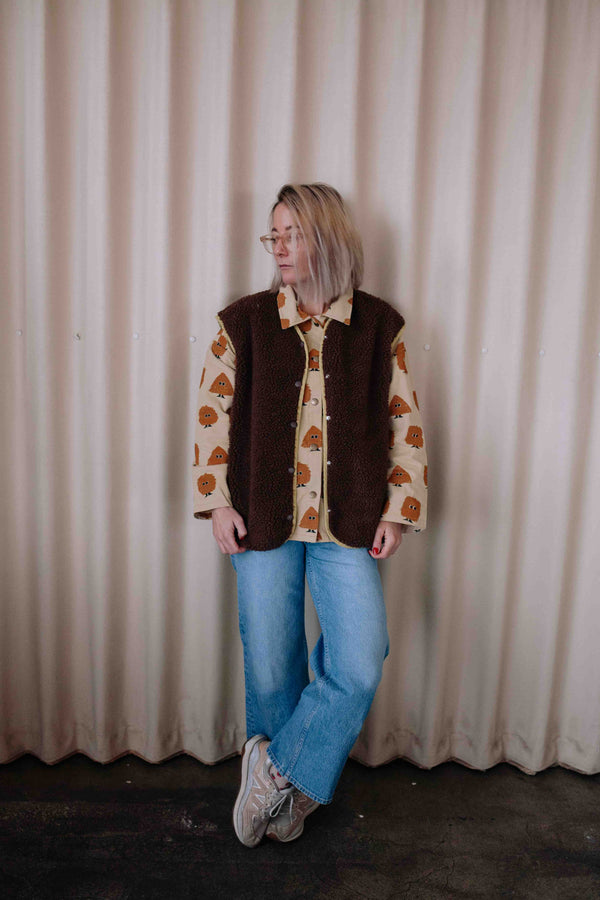 BROWN WAISTCOAT WOMAN