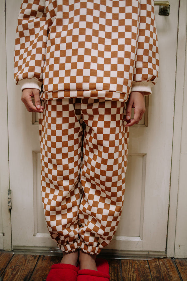 BROWN CHECKERS SET