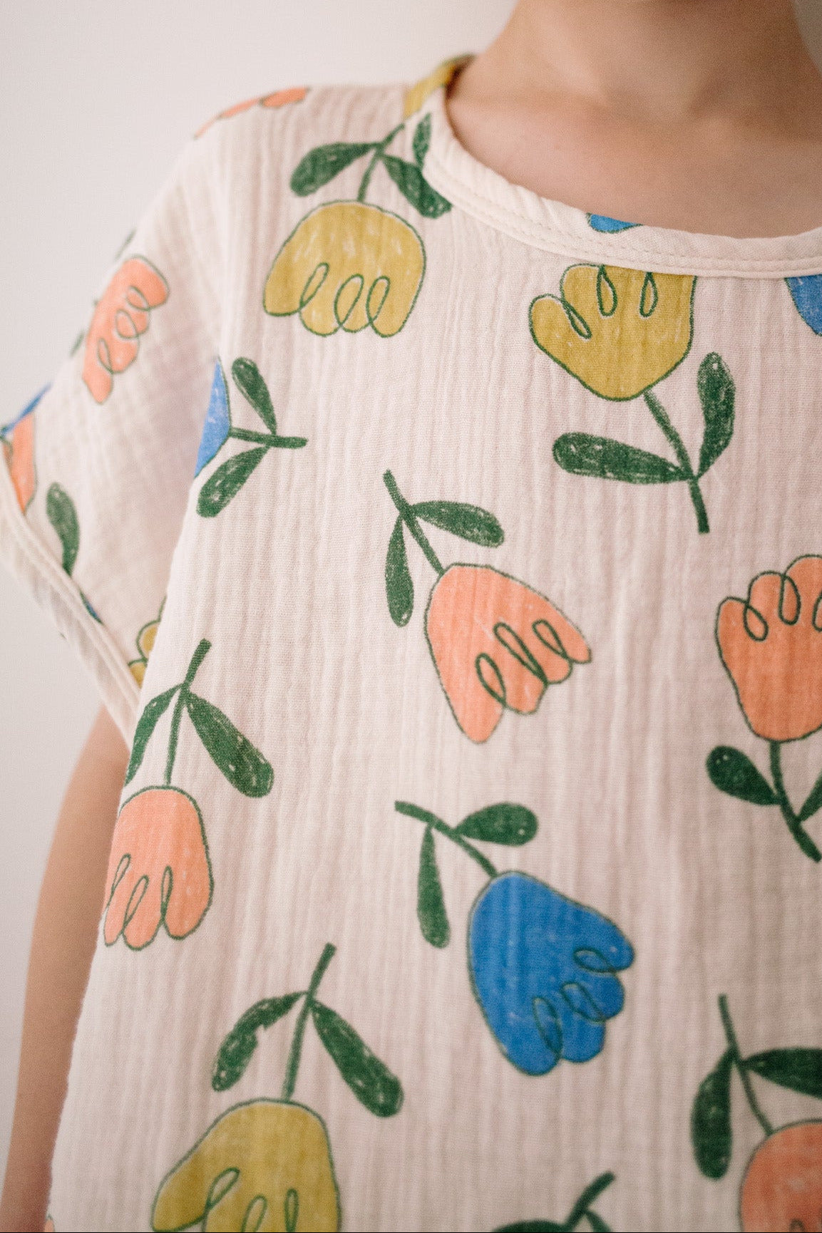 ROSES SET WOMAN