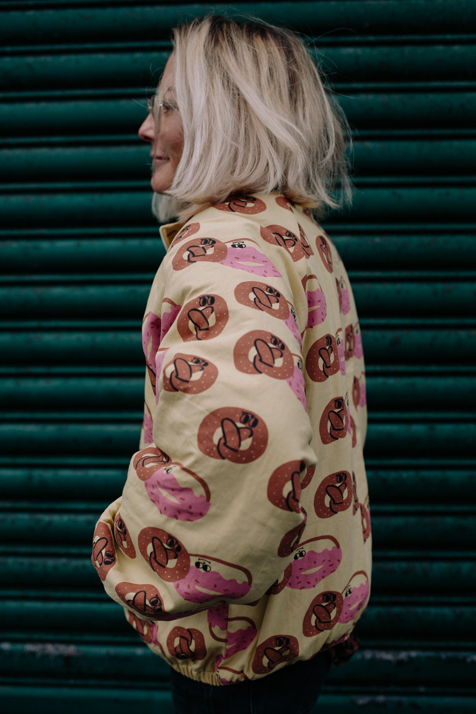 PRETZEL DONUT JACKET MUM