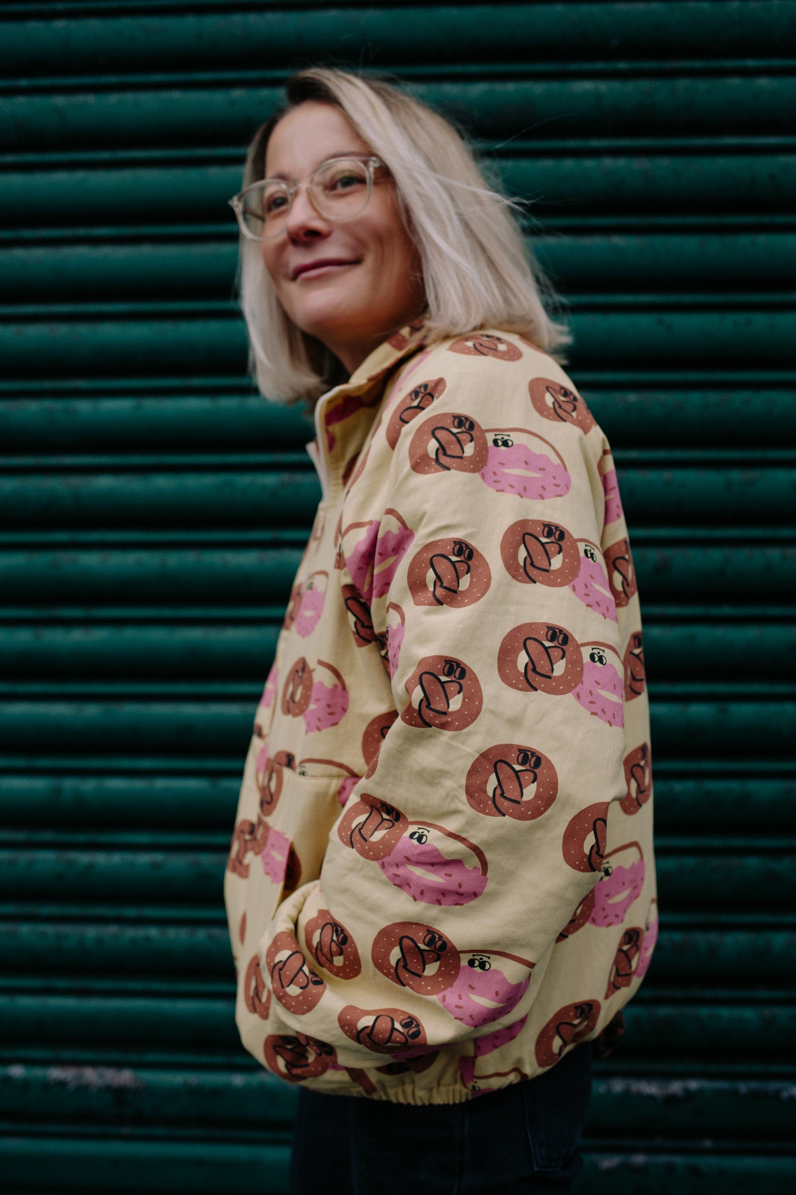 PRETZEL DONUT JACKET MUM