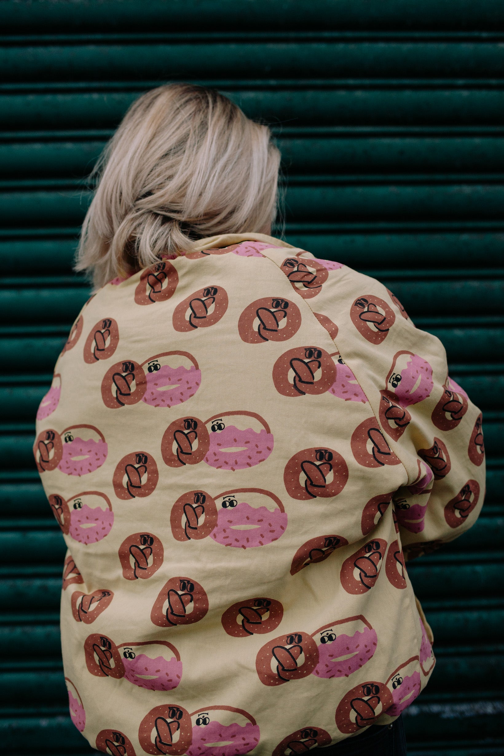 PRETZEL DONUT JACKET MUM