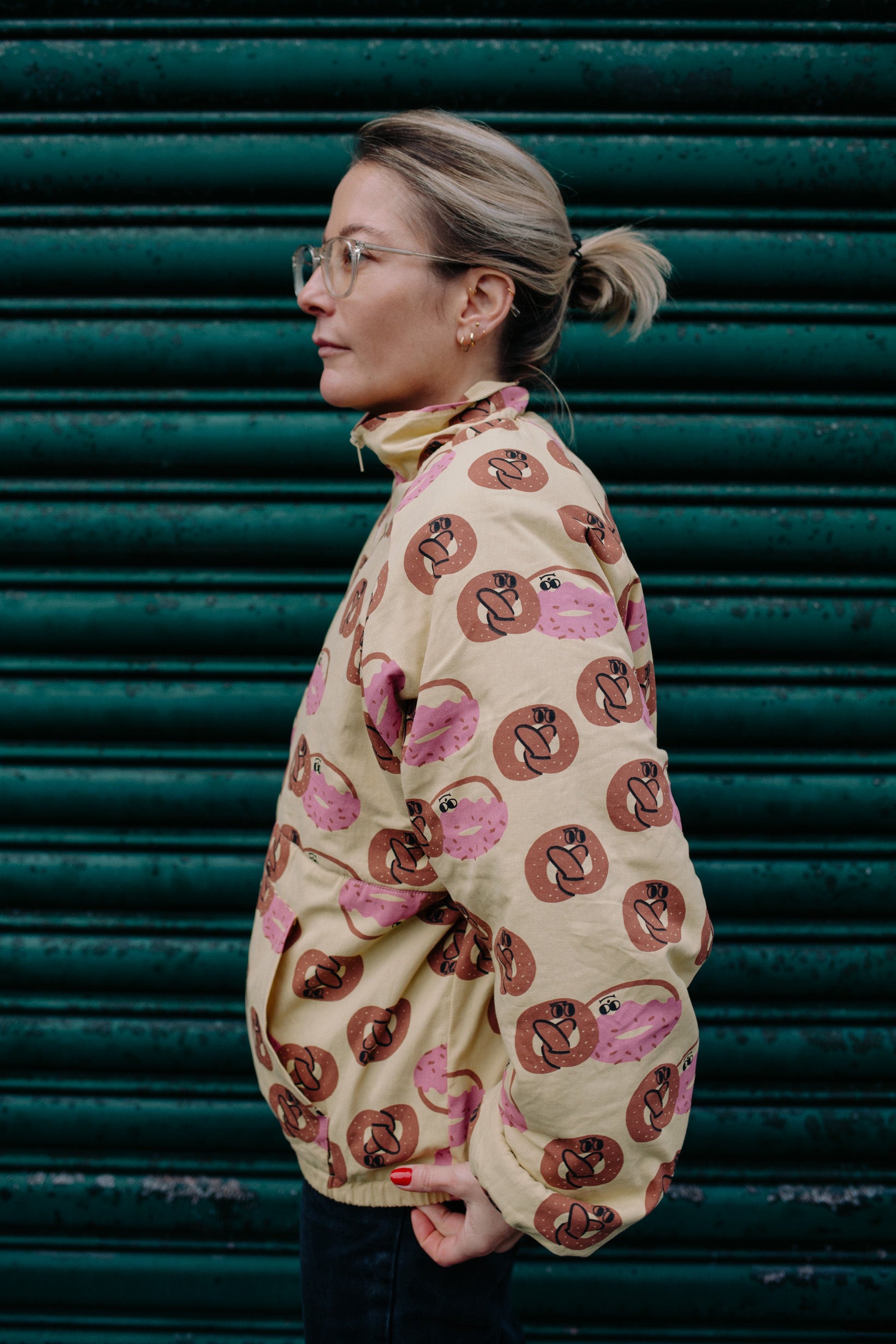 PRETZEL DONUT JACKET MUM