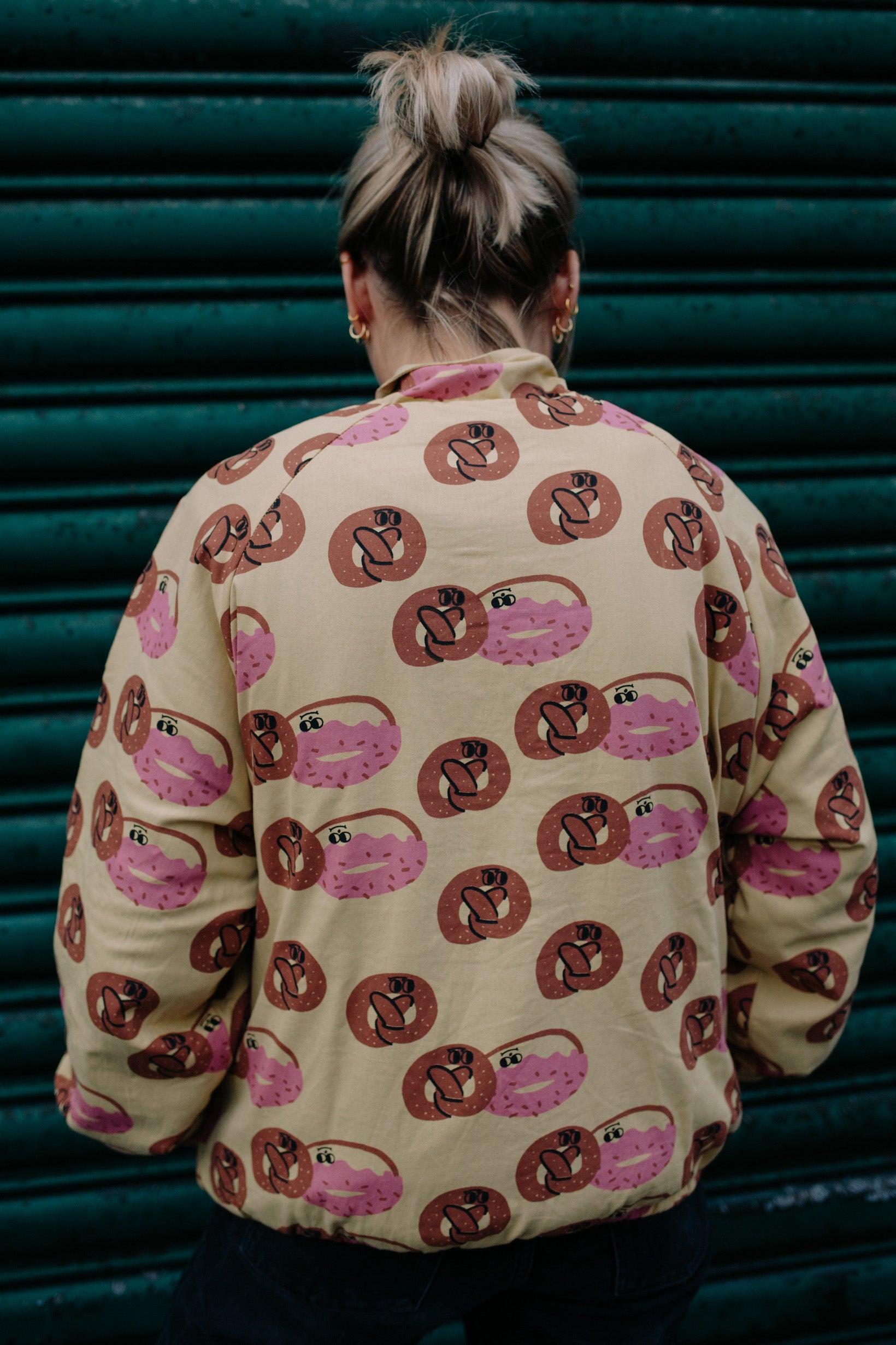 PRETZEL DONUT JACKET MUM